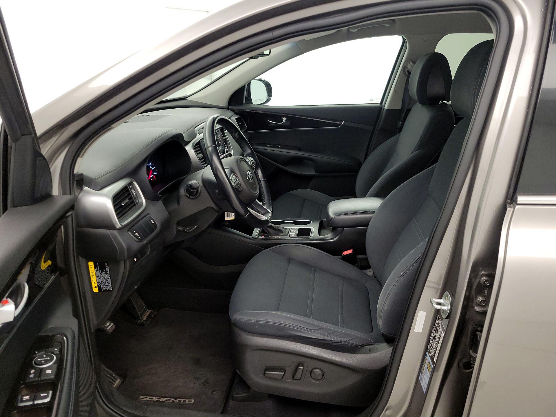 Thumbnail: 2016 Kia Sorento - 11