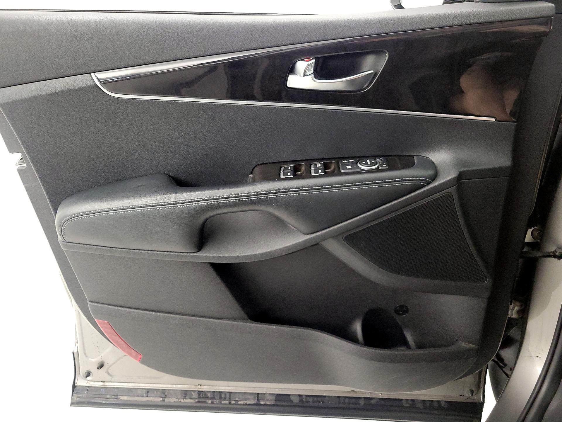 Thumbnail: 2016 Kia Sorento - 12