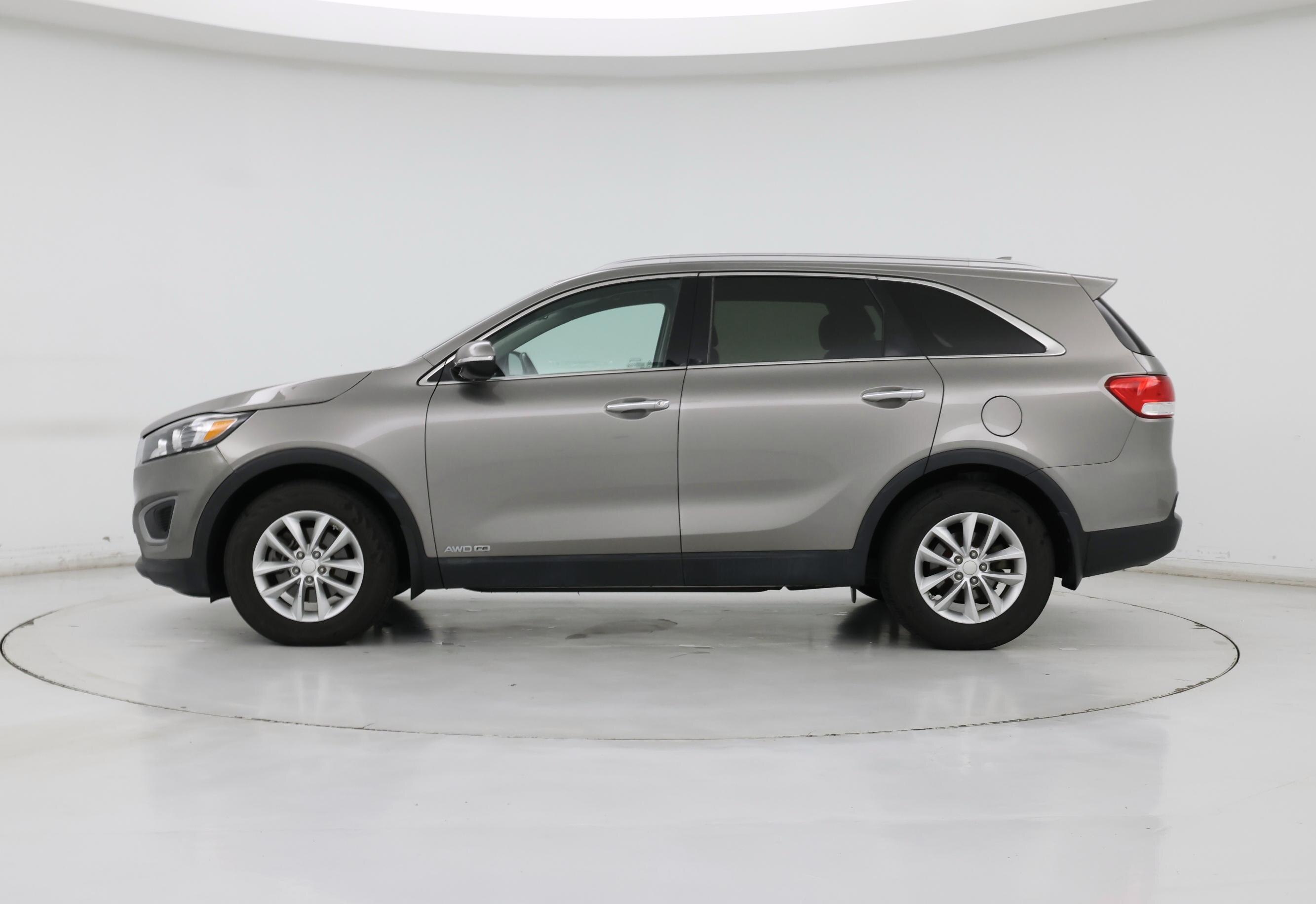 Thumbnail: 2016 Kia Sorento - 3