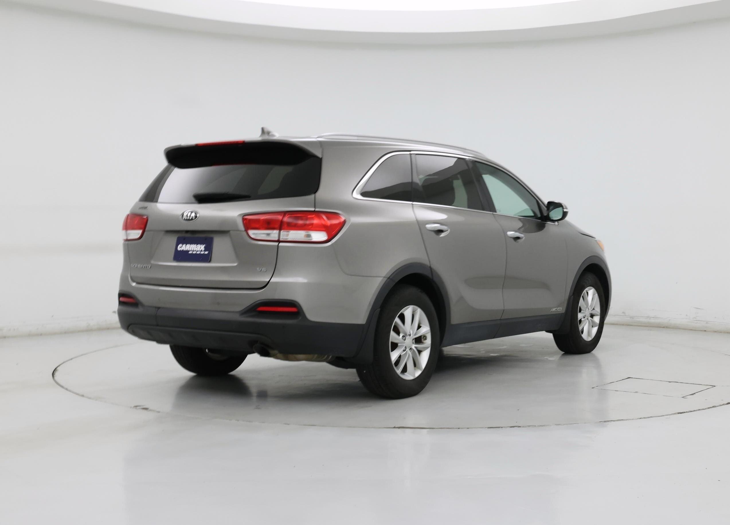 Thumbnail: 2016 Kia Sorento - 8