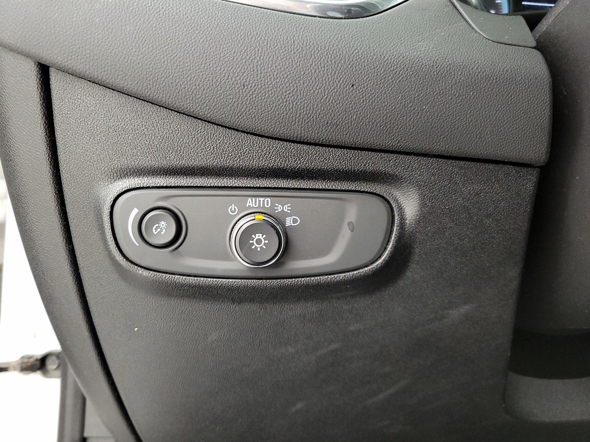 Thumbnail: 2018 Chevrolet Equinox - 13