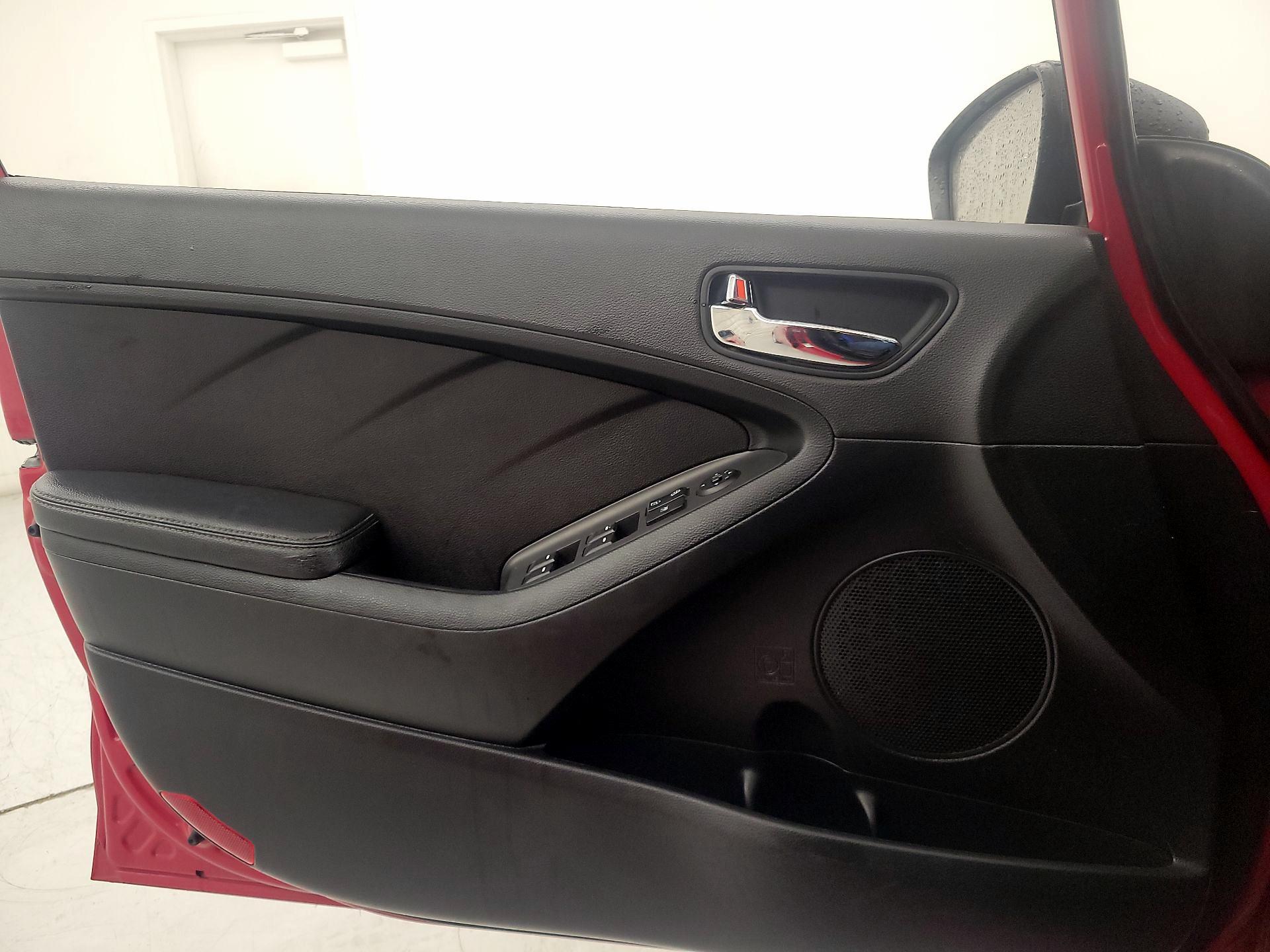 Thumbnail: 2016 Kia Forte - 12