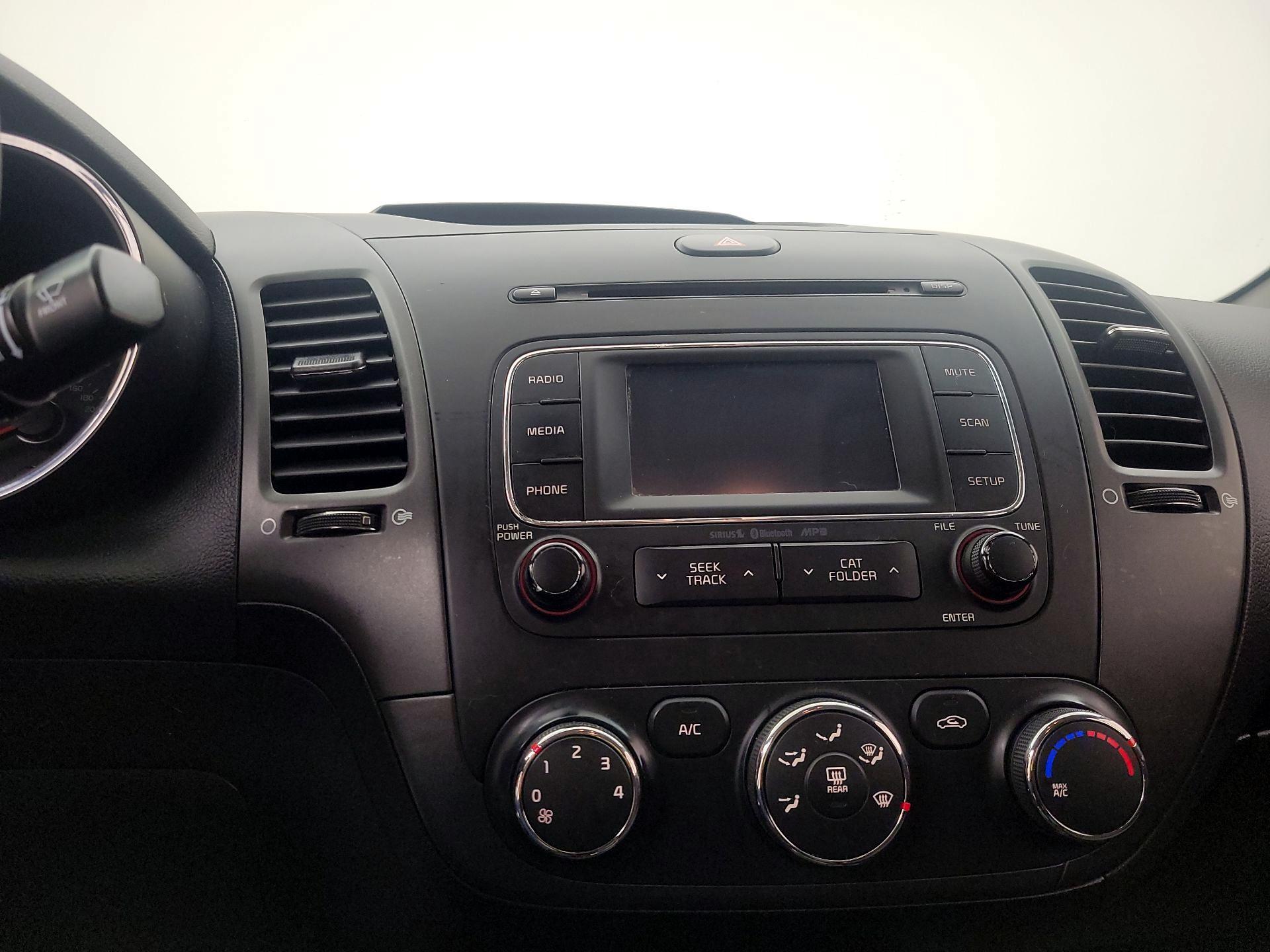 Thumbnail: 2016 Kia Forte - 16