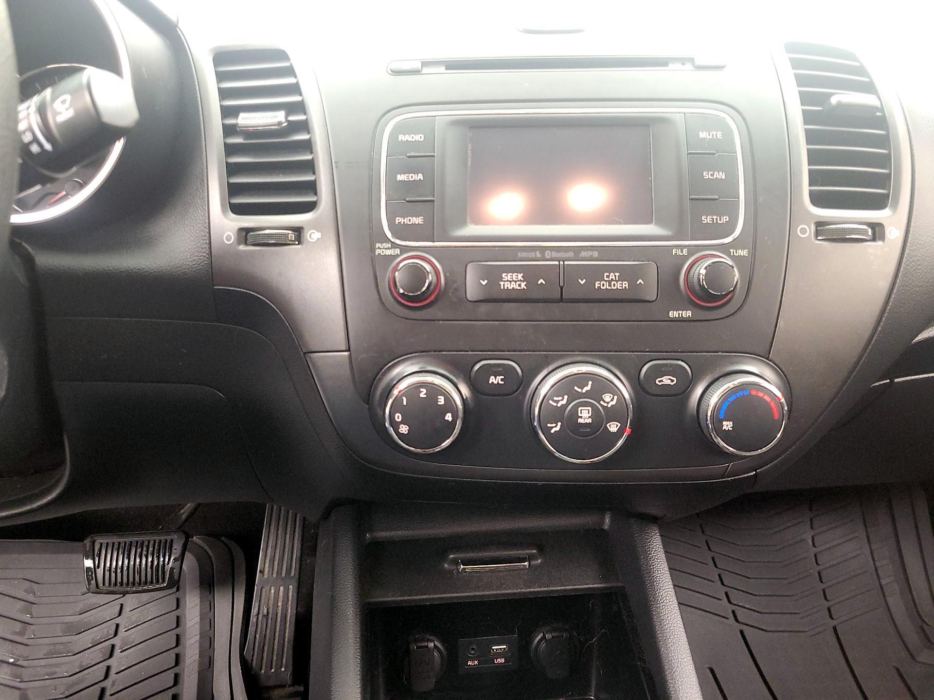 Thumbnail: 2016 Kia Forte - 18