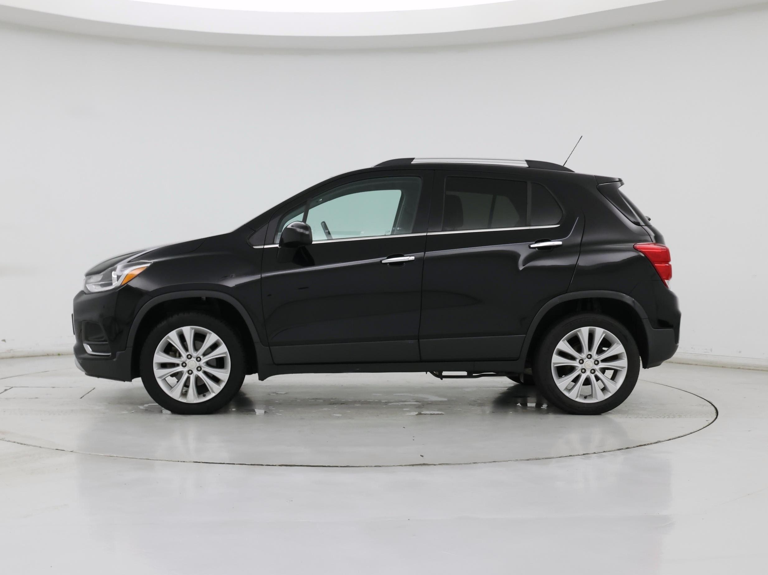 Thumbnail: 2017 Chevrolet Trax - 3