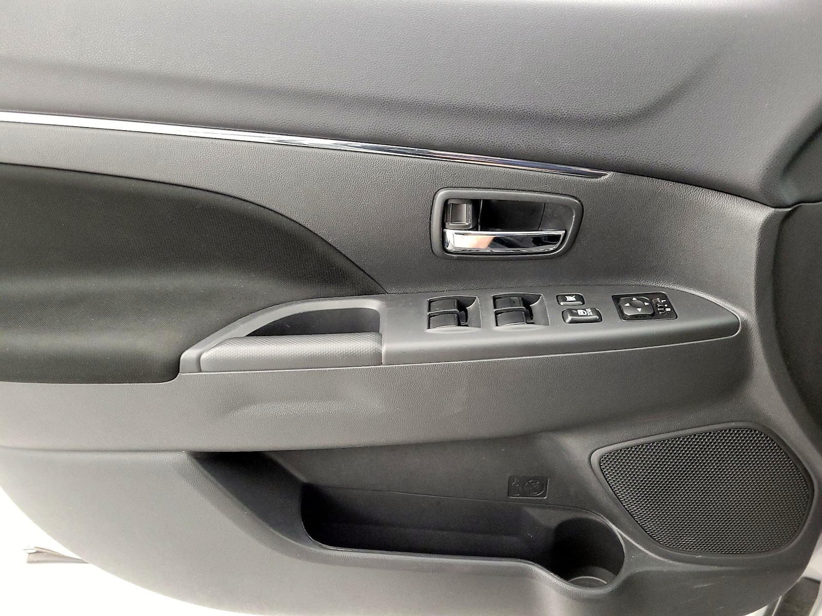2025 Mitsubishi Outlander Sport ES - Photo 13