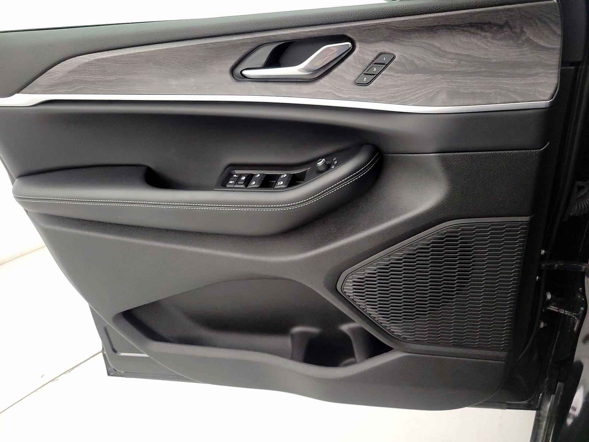 Thumbnail: 2025 Jeep Grand Cherokee - 12