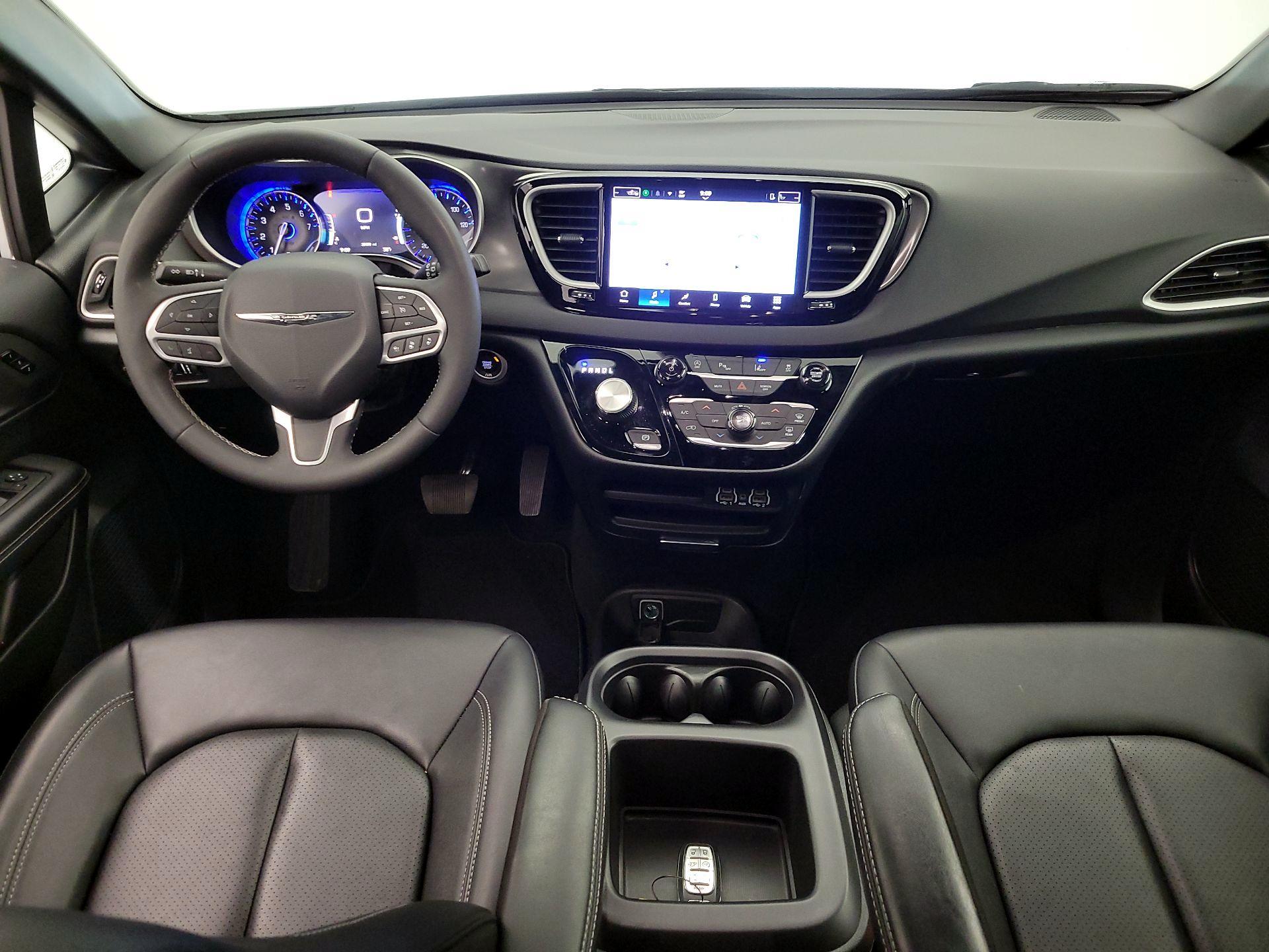 Thumbnail: 2025 Chrysler Pacifica - 9