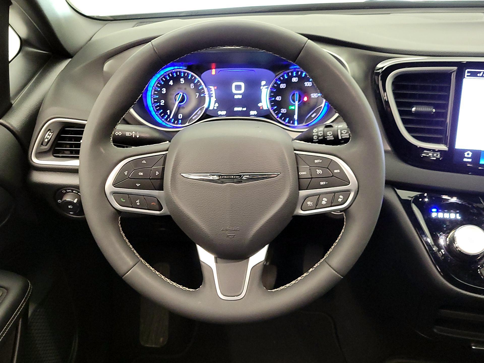 Thumbnail: 2025 Chrysler Pacifica - 10
