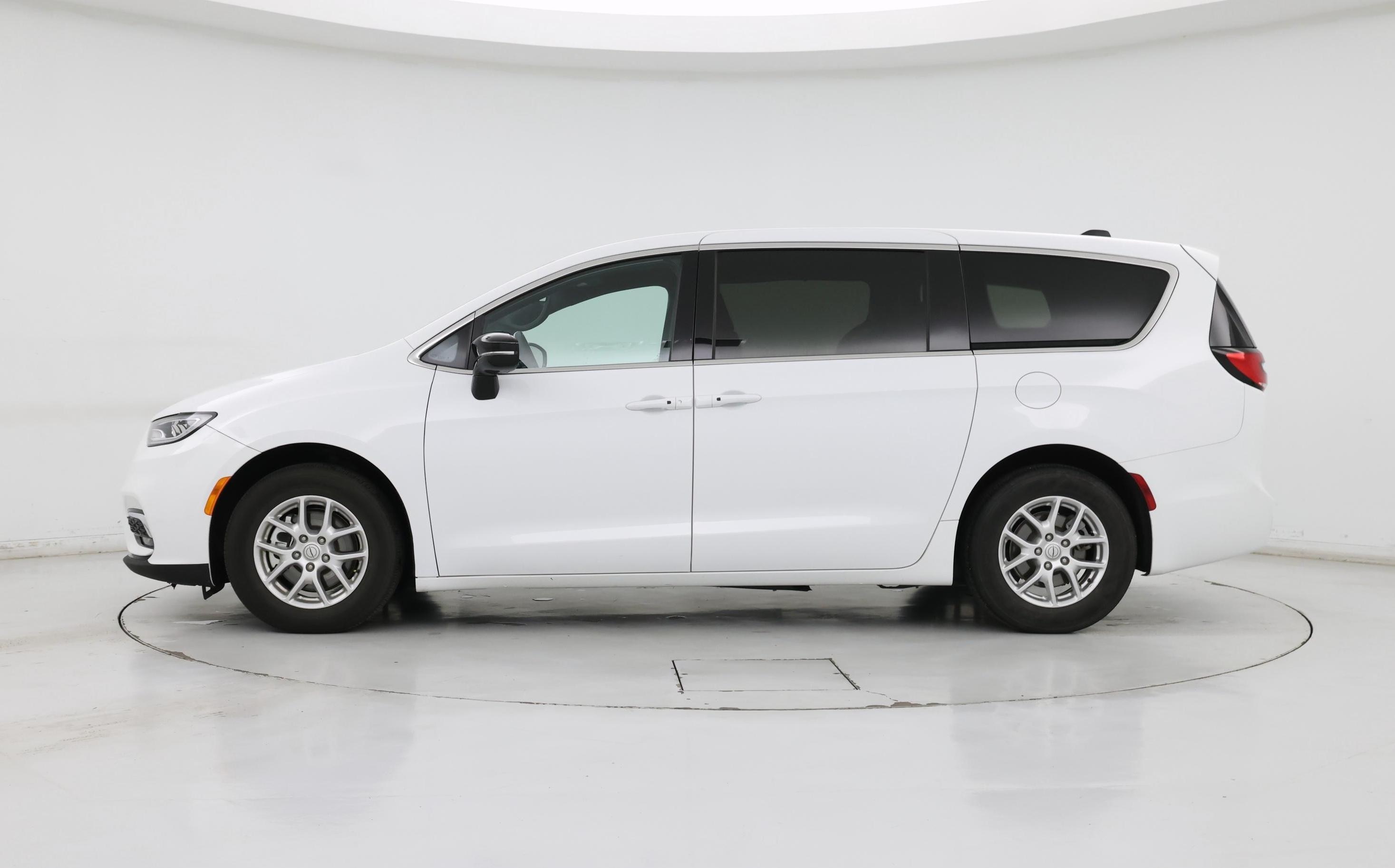 Thumbnail: 2025 Chrysler Pacifica - 3