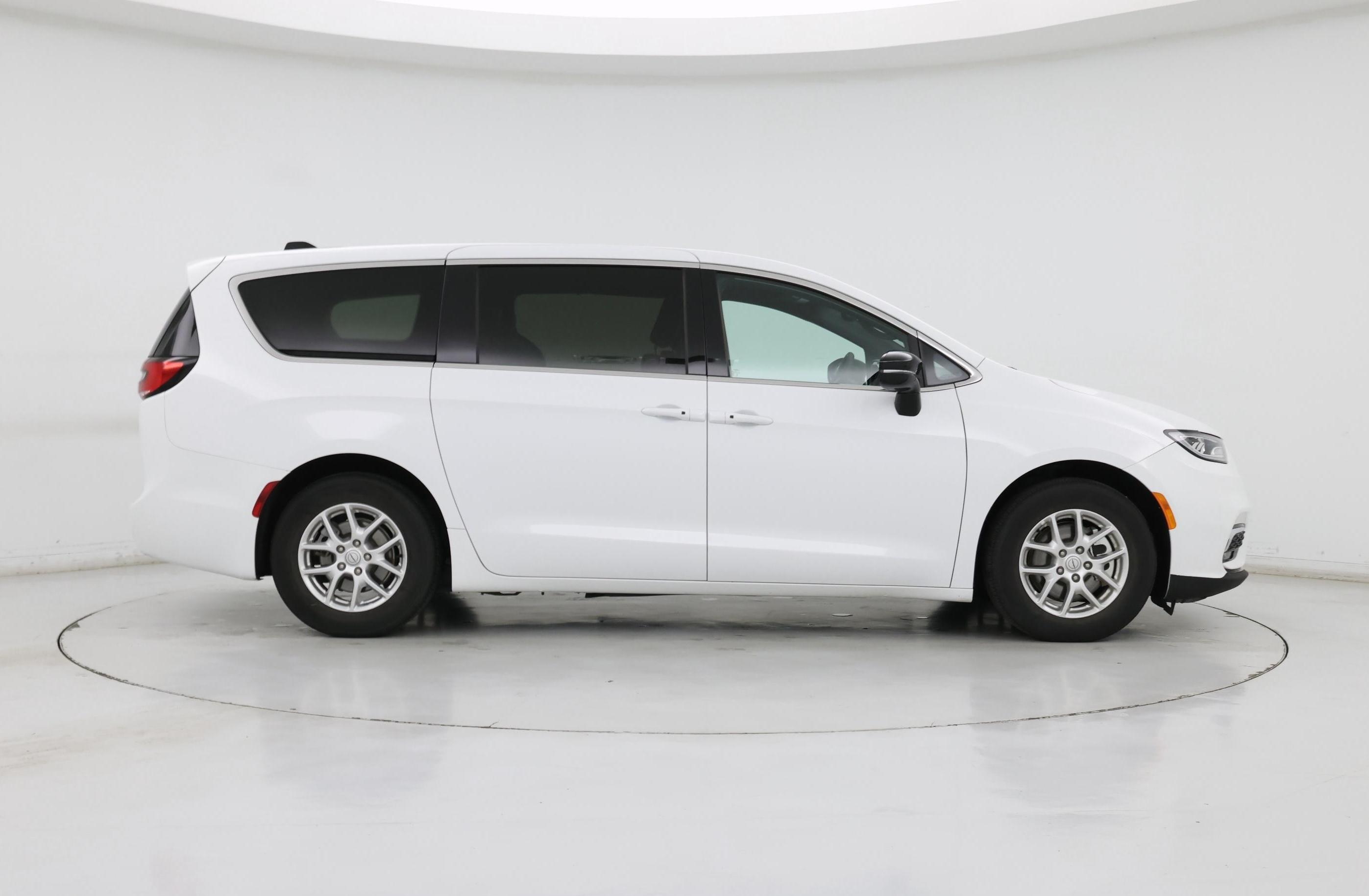 Thumbnail: 2025 Chrysler Pacifica - 7