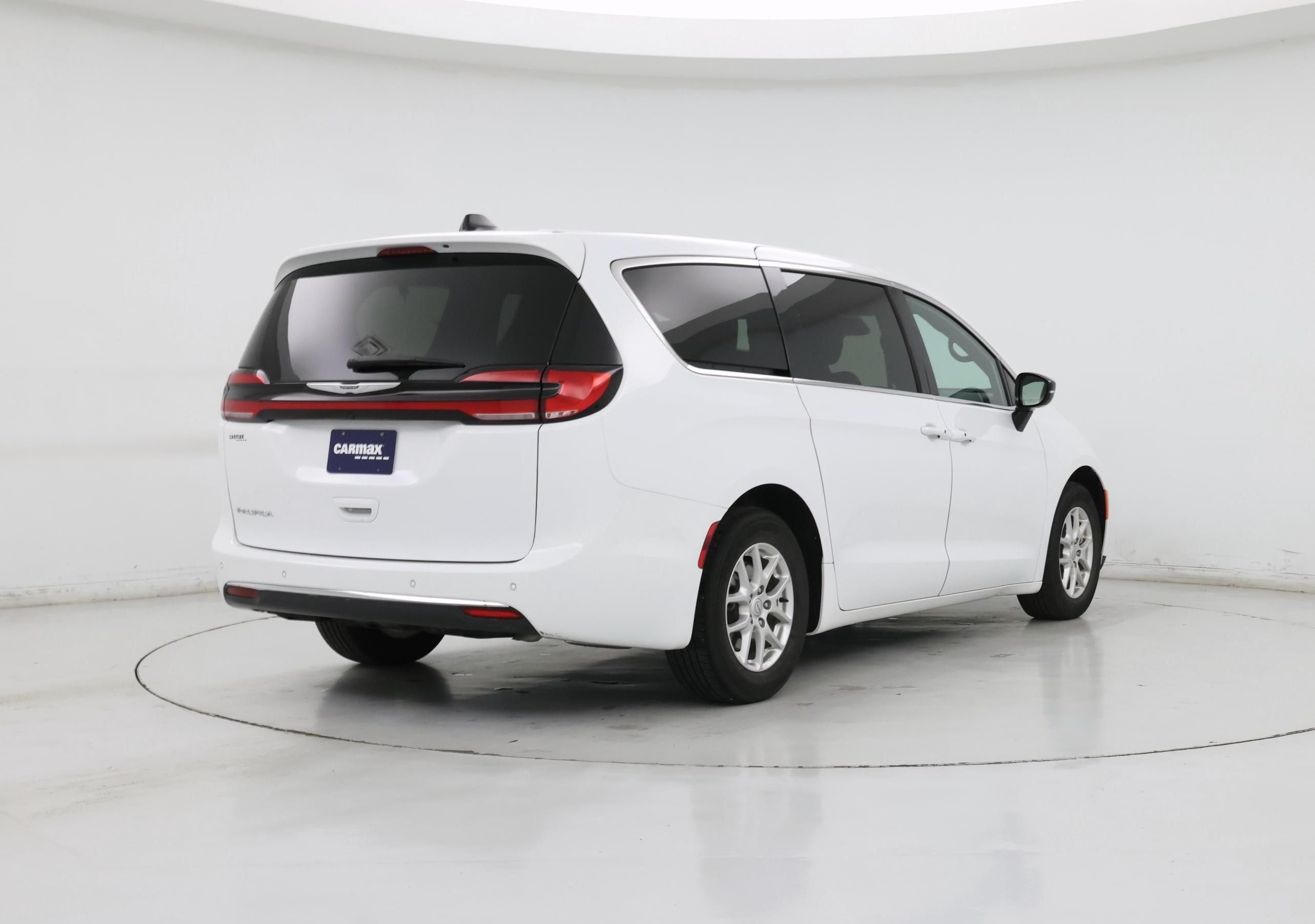 Thumbnail: 2025 Chrysler Pacifica - 8