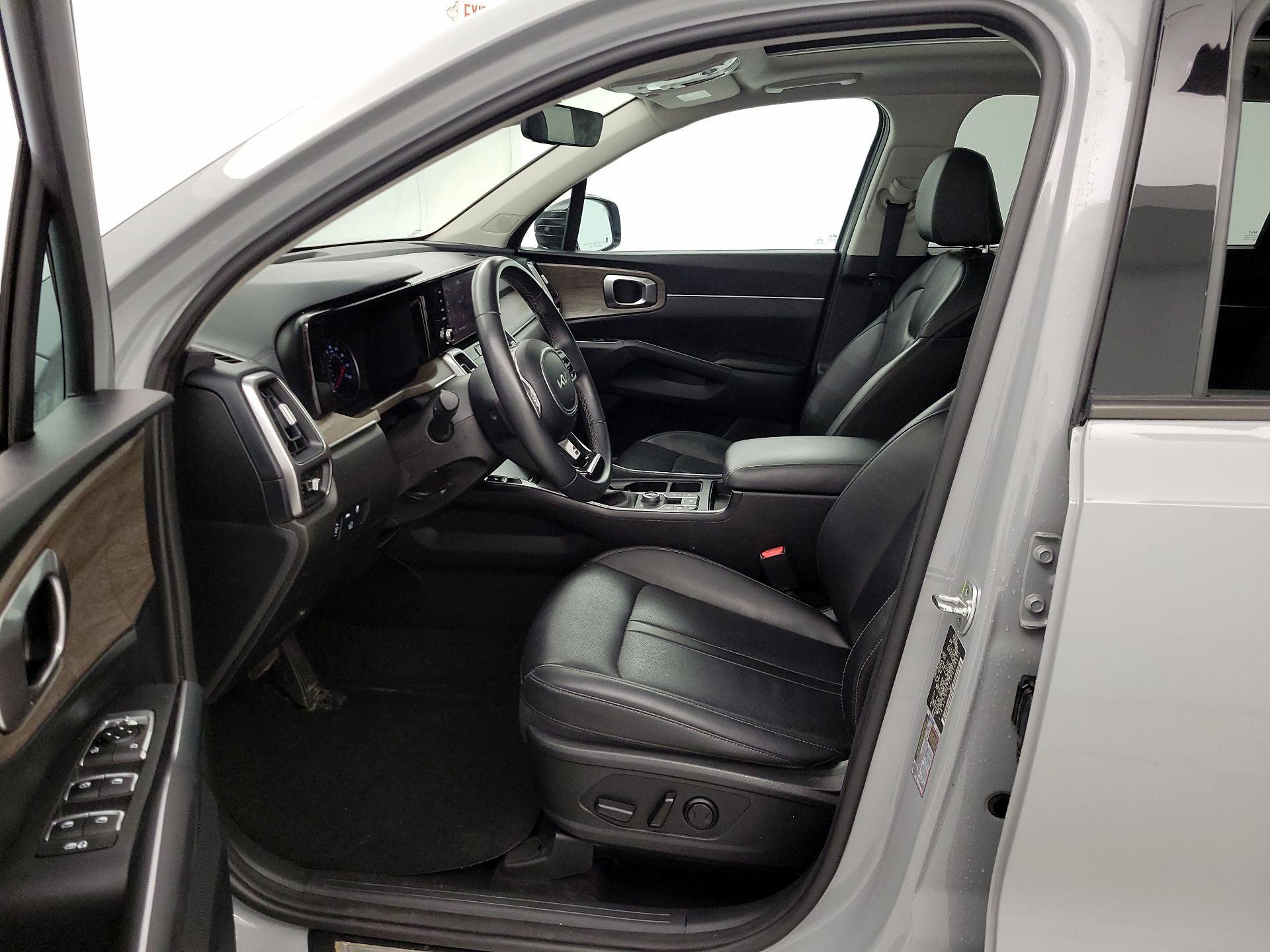 Thumbnail: 2023 Kia Sorento - 11