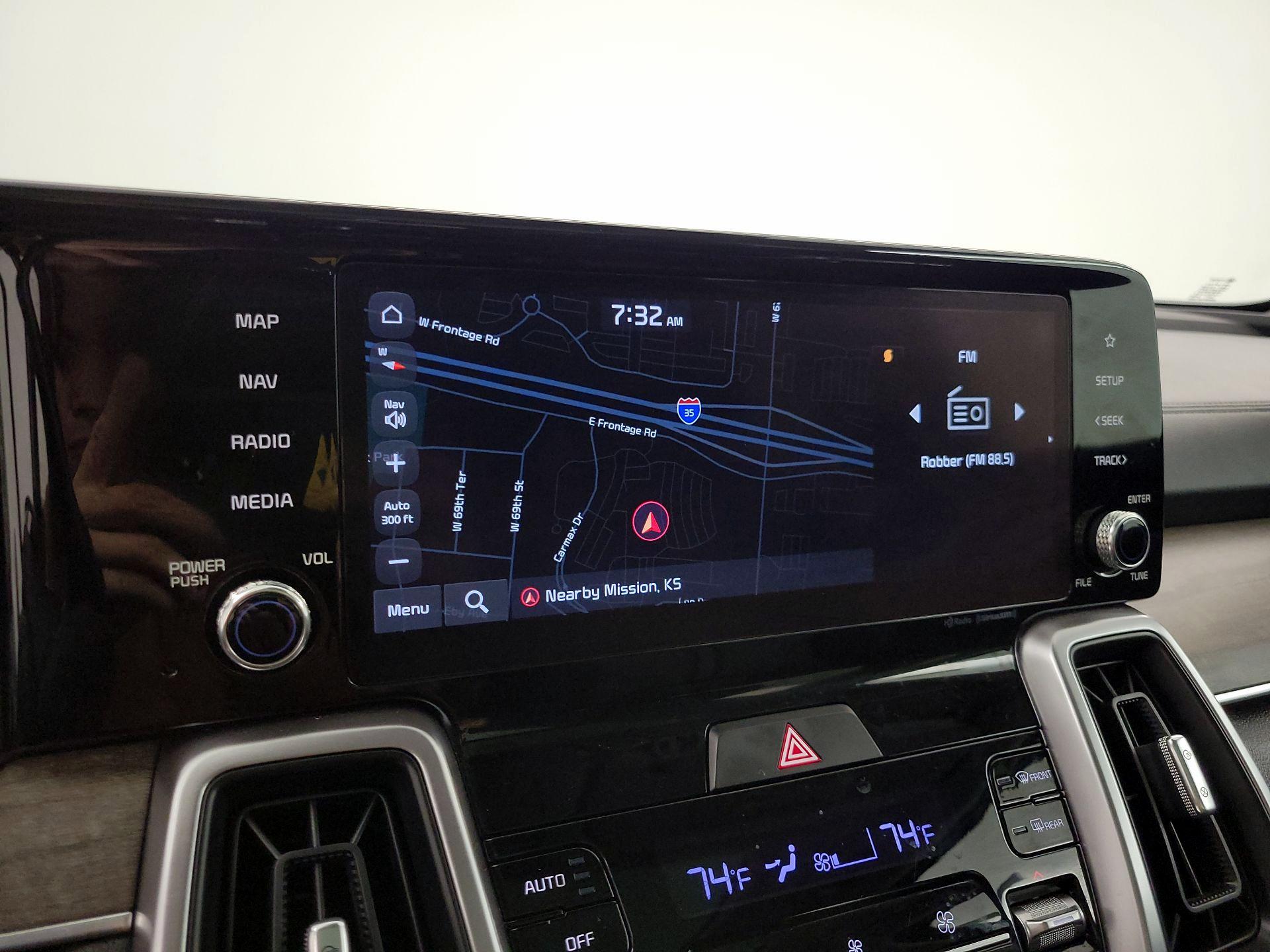 Thumbnail: 2023 Kia Sorento - 14
