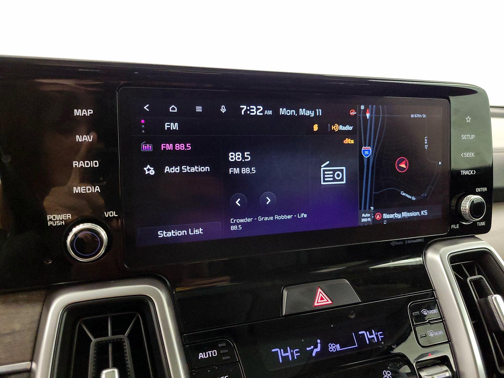 Thumbnail: 2023 Kia Sorento - 16