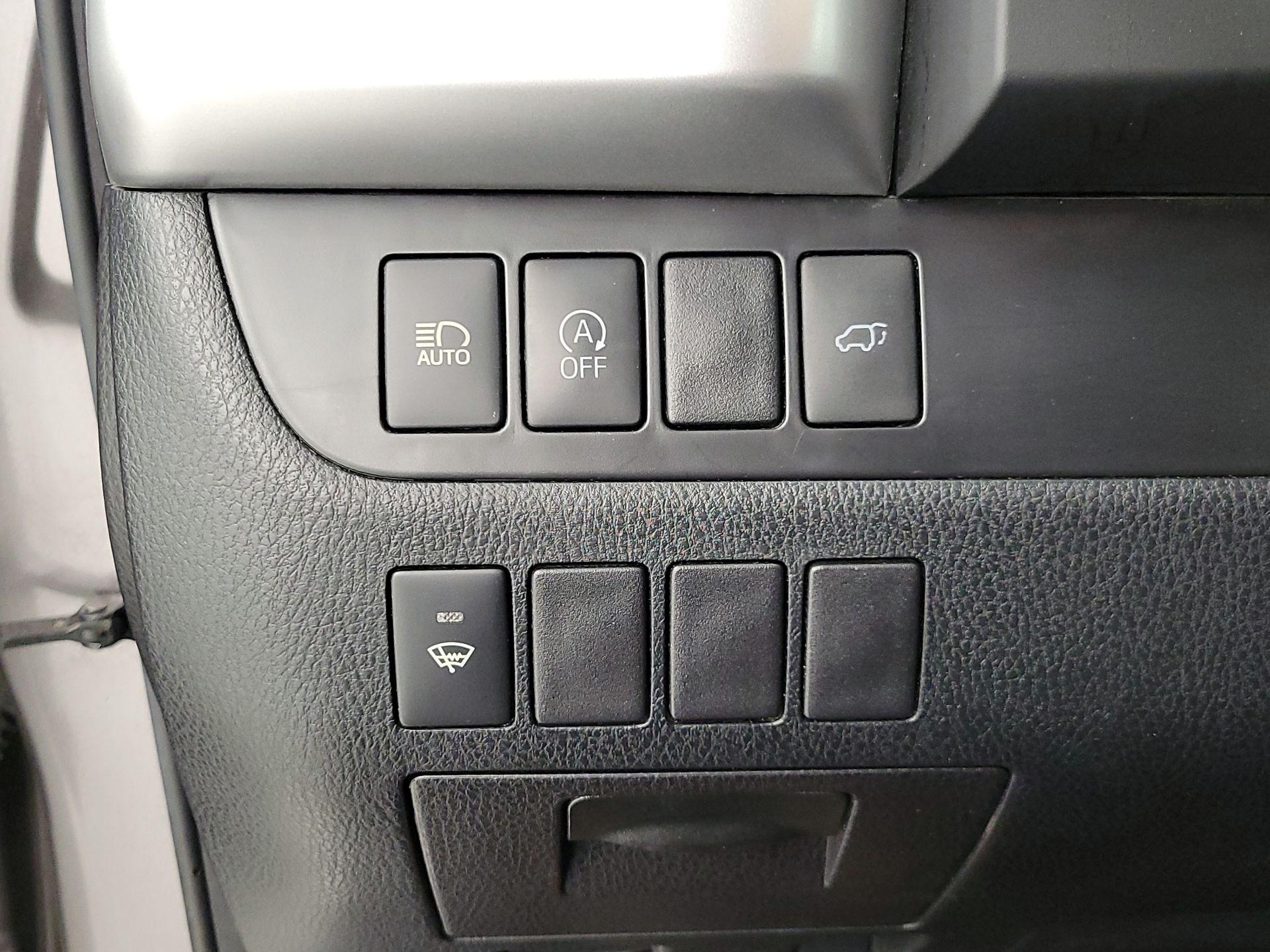 Thumbnail: 2018 Toyota Highlander - 14