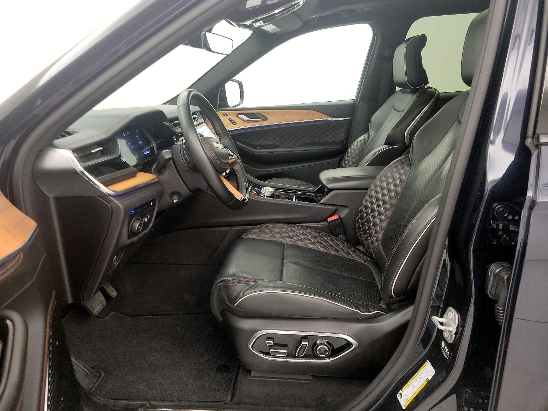 Thumbnail: 2022 Jeep Grand Cherokee - 11
