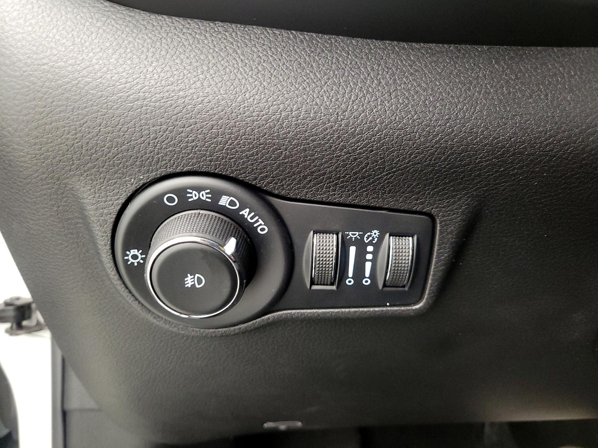Thumbnail: 2023 Jeep Compass - 13