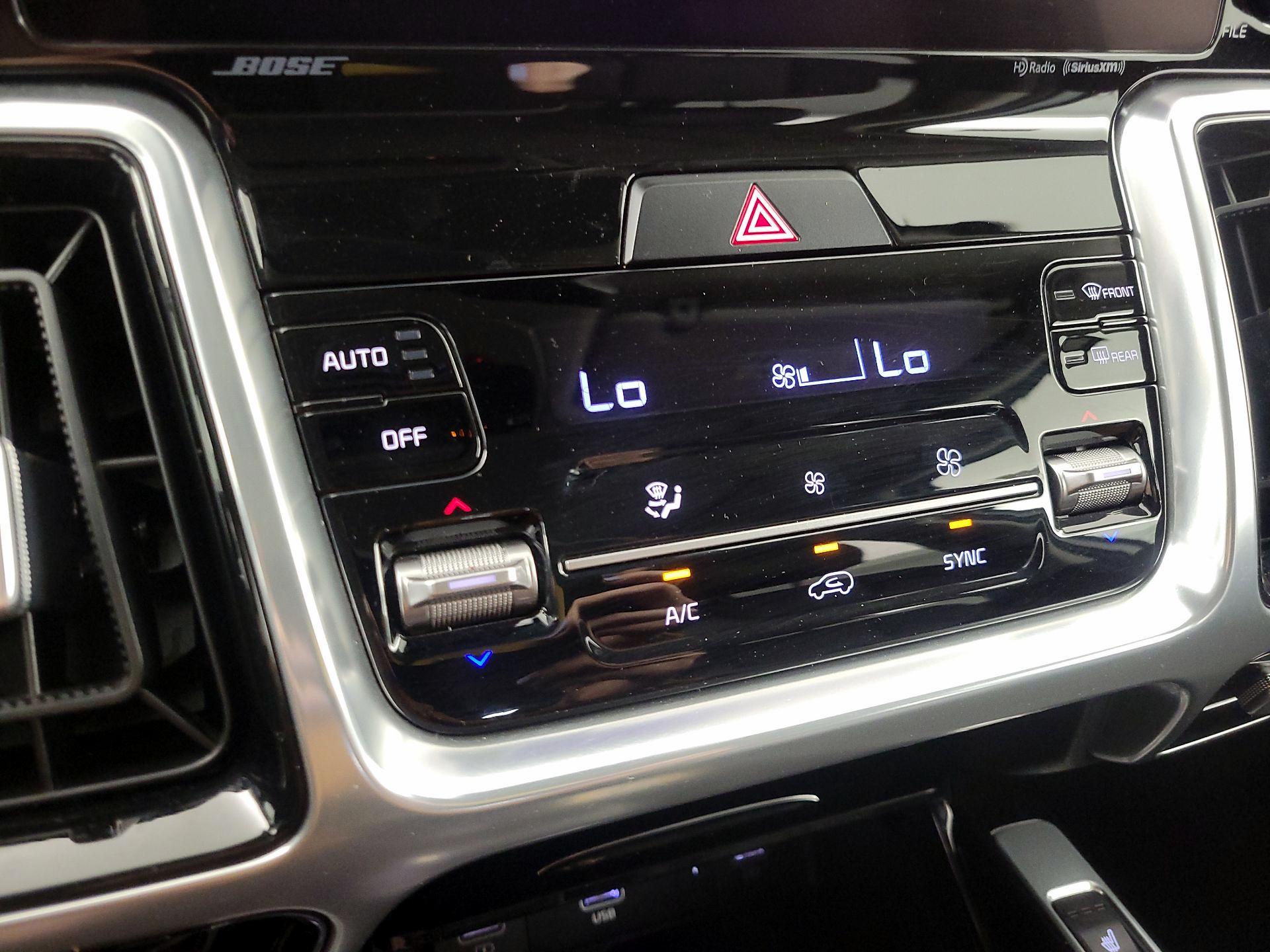 Thumbnail: 2023 Kia Sorento - 17