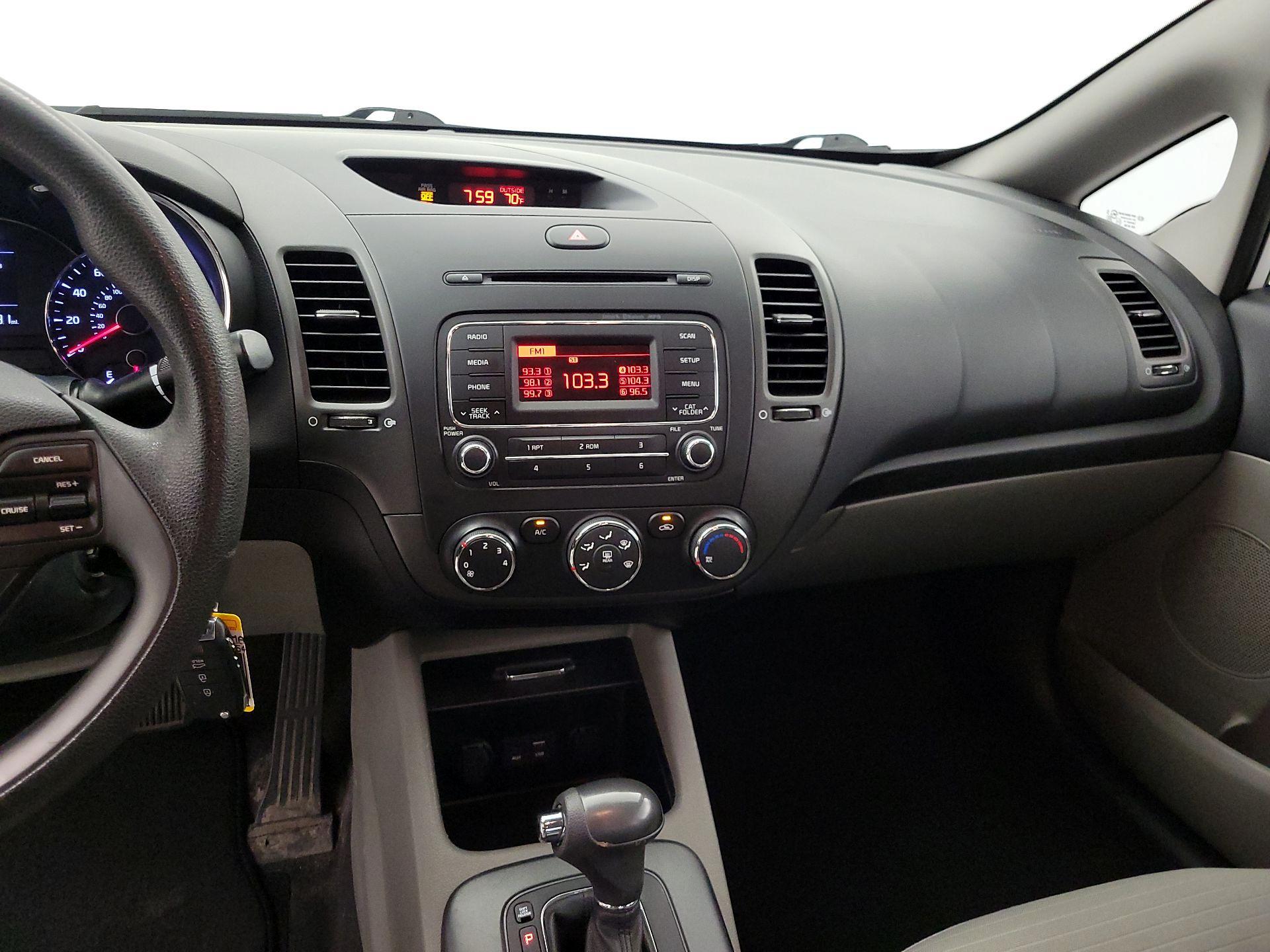 Thumbnail: 2015 Kia Forte - 9