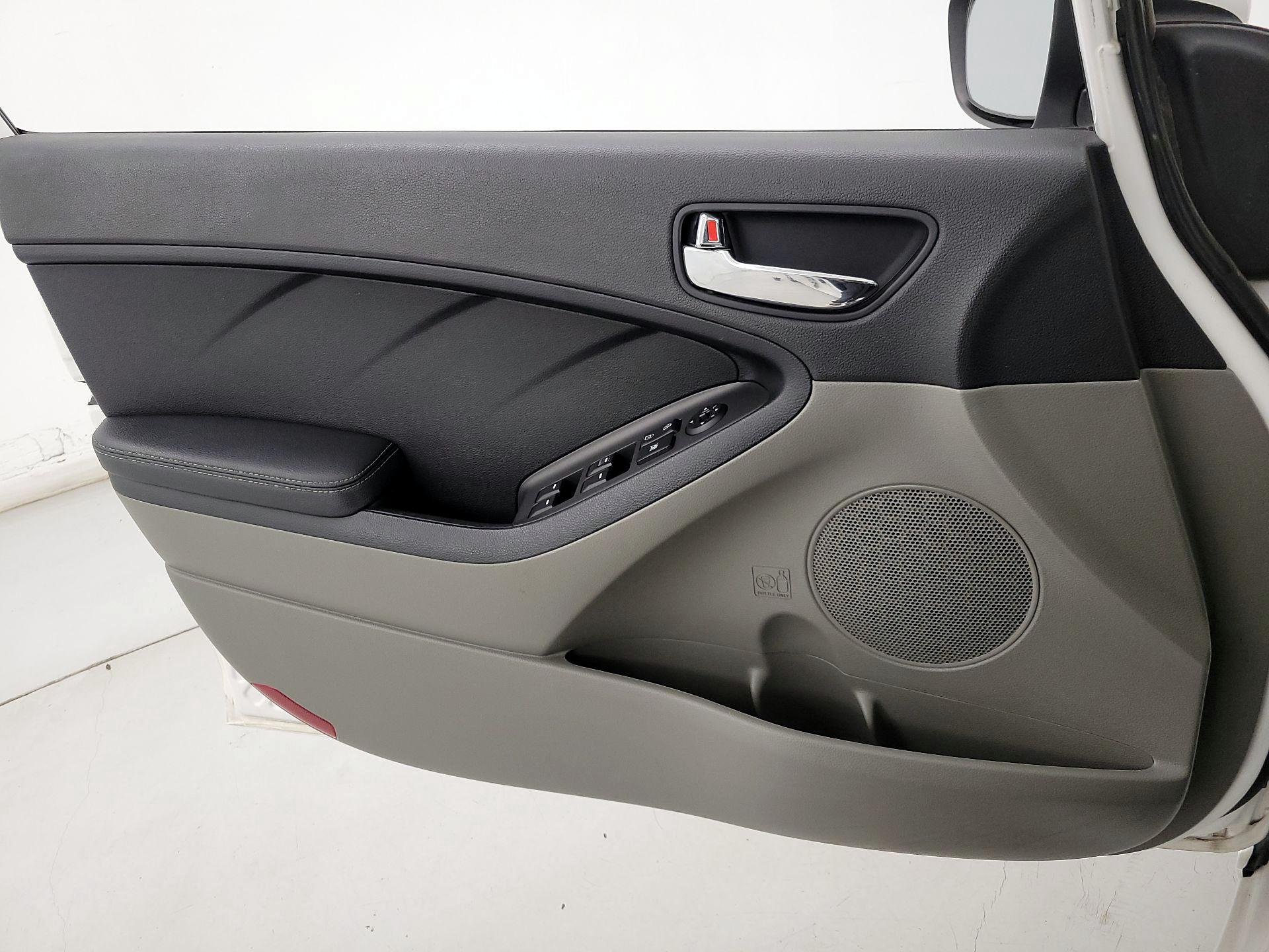 Thumbnail: 2015 Kia Forte - 12