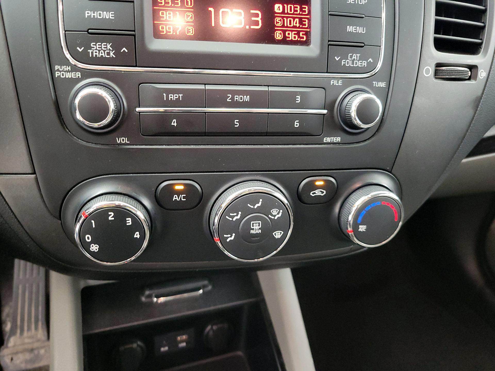 Thumbnail: 2015 Kia Forte - 15