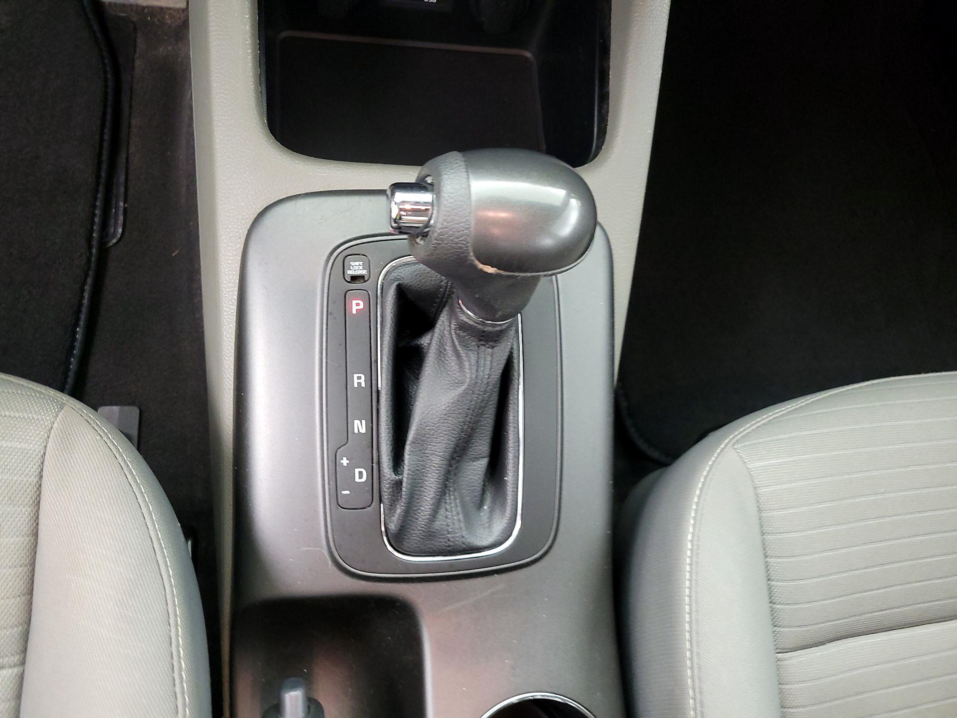 Thumbnail: 2015 Kia Forte - 16