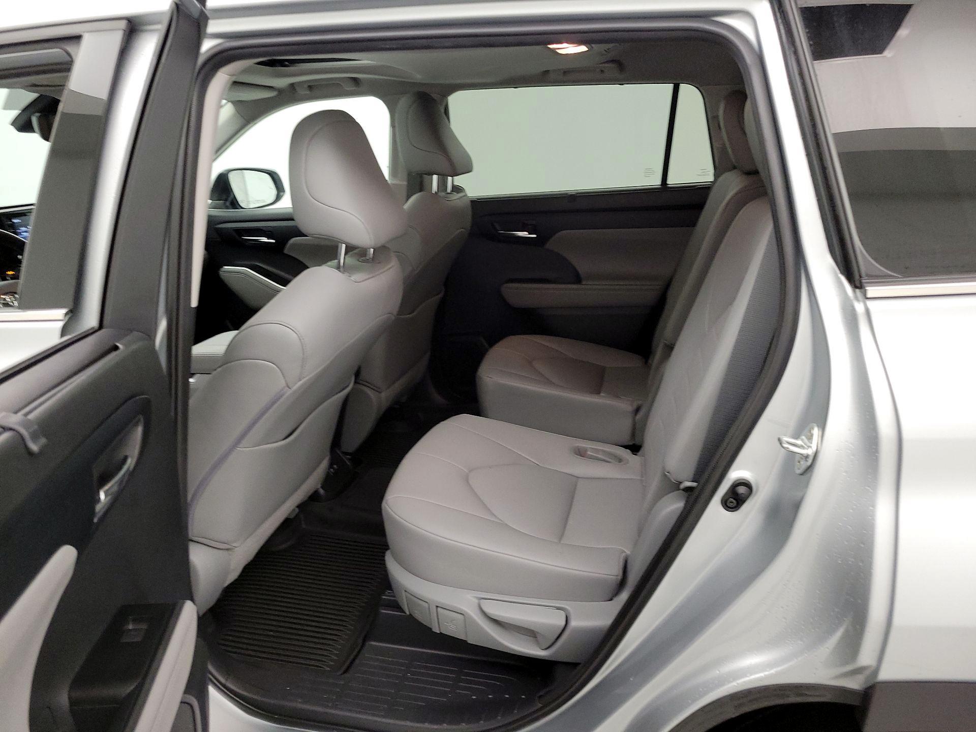 Thumbnail: 2020 Toyota Highlander - 20