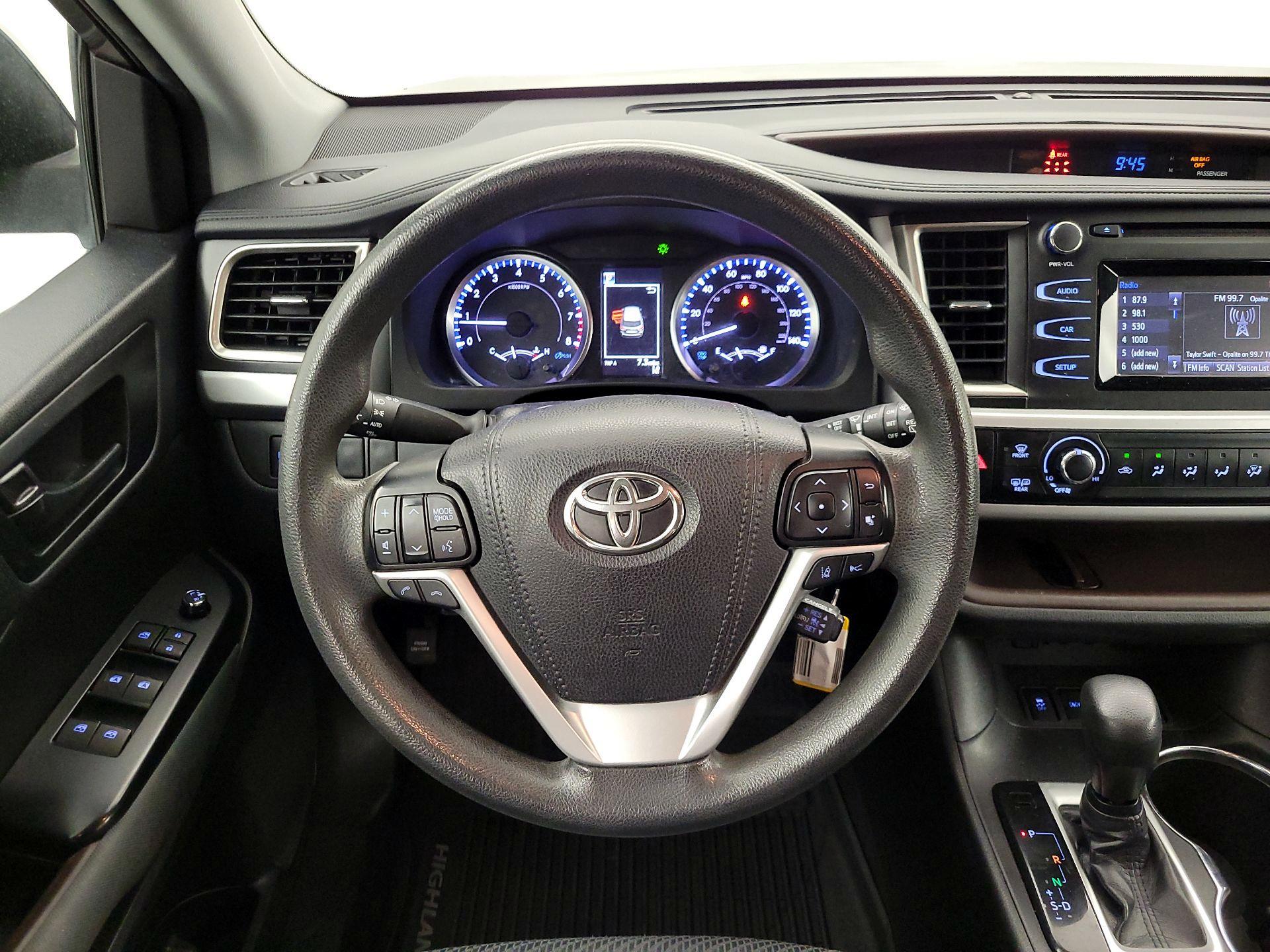 Thumbnail: 2019 Toyota Highlander - 10