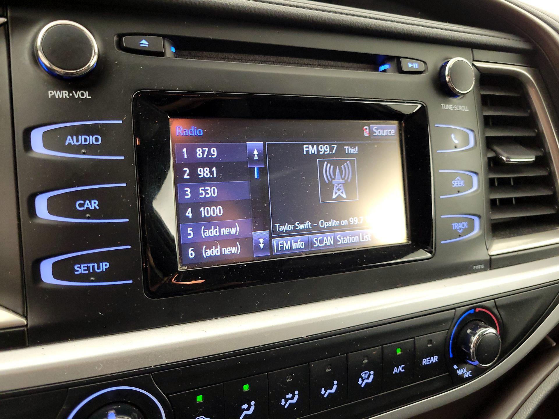 Thumbnail: 2019 Toyota Highlander - 15