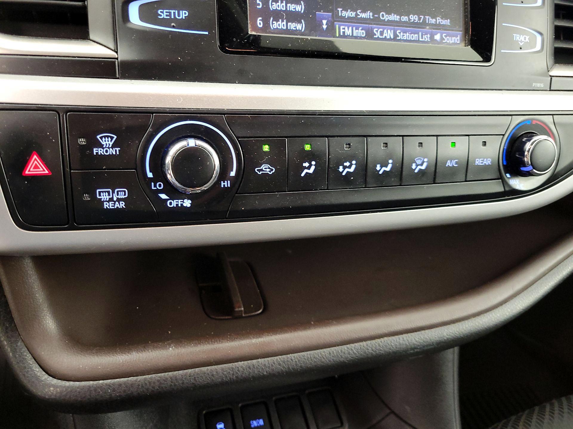 Thumbnail: 2019 Toyota Highlander - 16