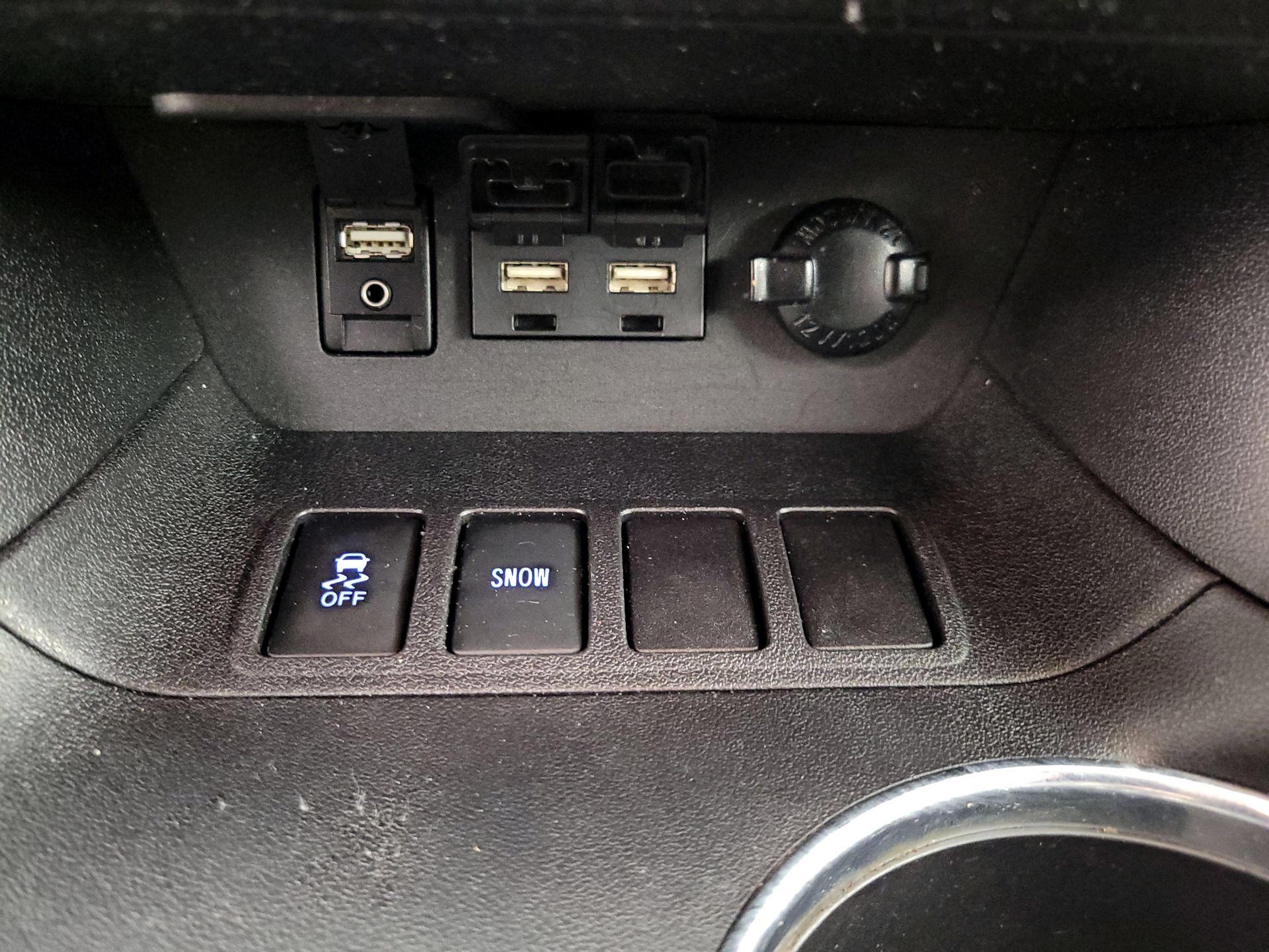 Thumbnail: 2019 Toyota Highlander - 18