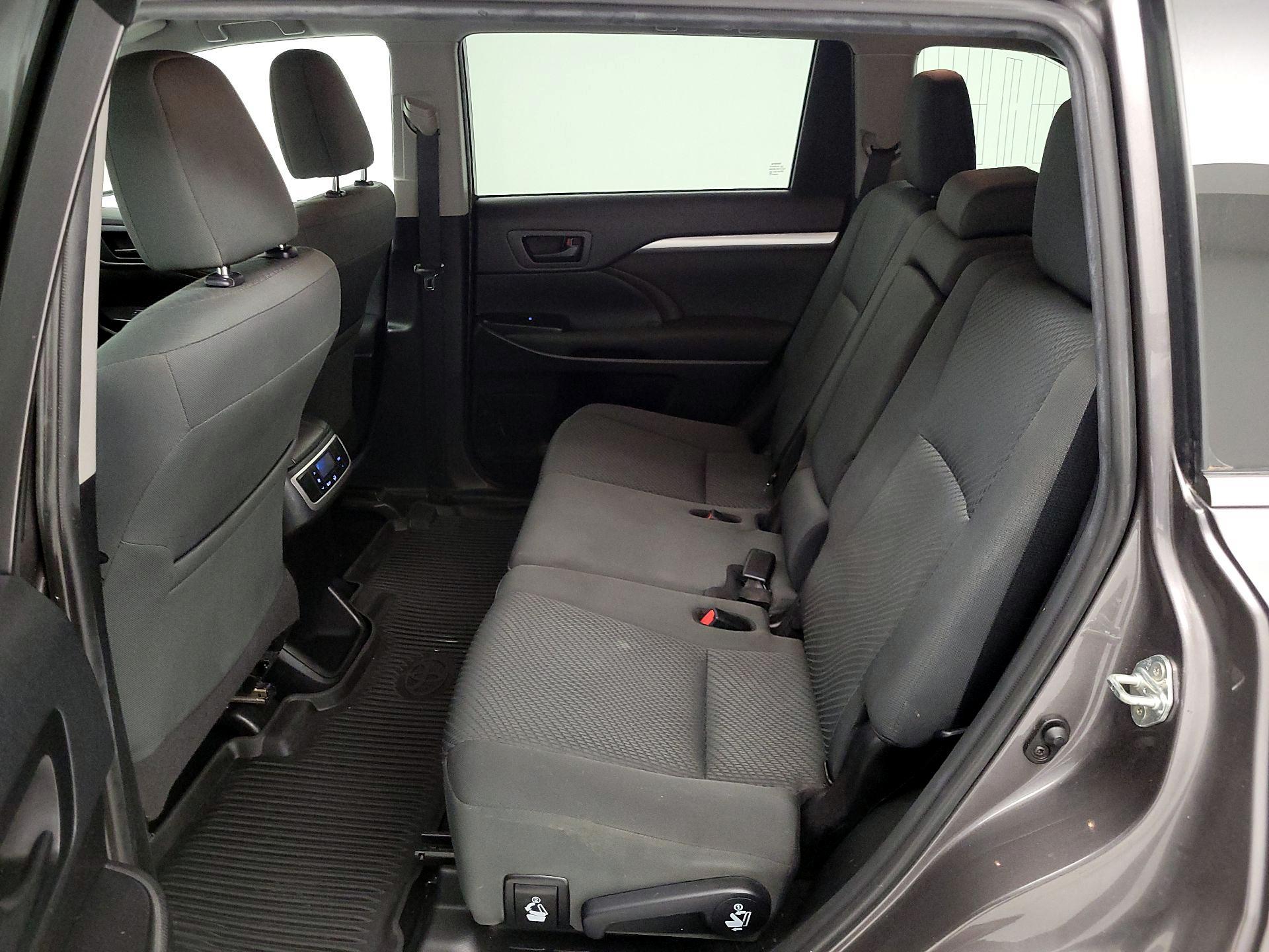 Thumbnail: 2019 Toyota Highlander - 19
