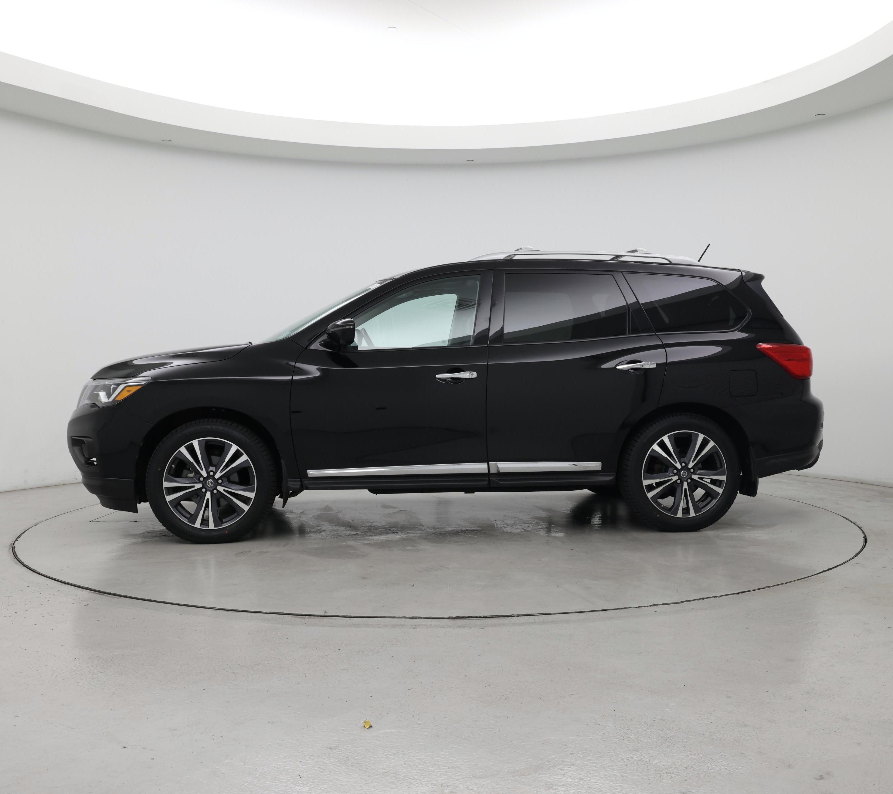 Thumbnail: 2017 Nissan Pathfinder - 3