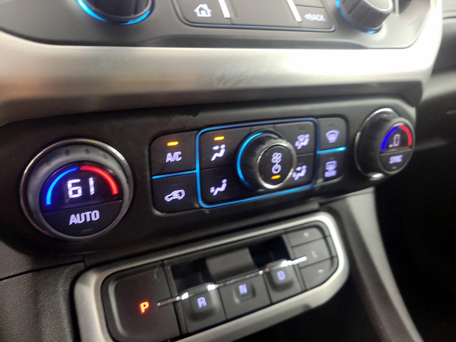 2023 GMC Acadia SLE - Photo 17