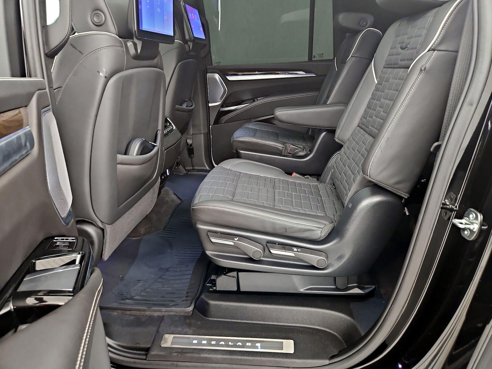 2025 Cadillac Escalade ESV Sport Platinum - Photo 22