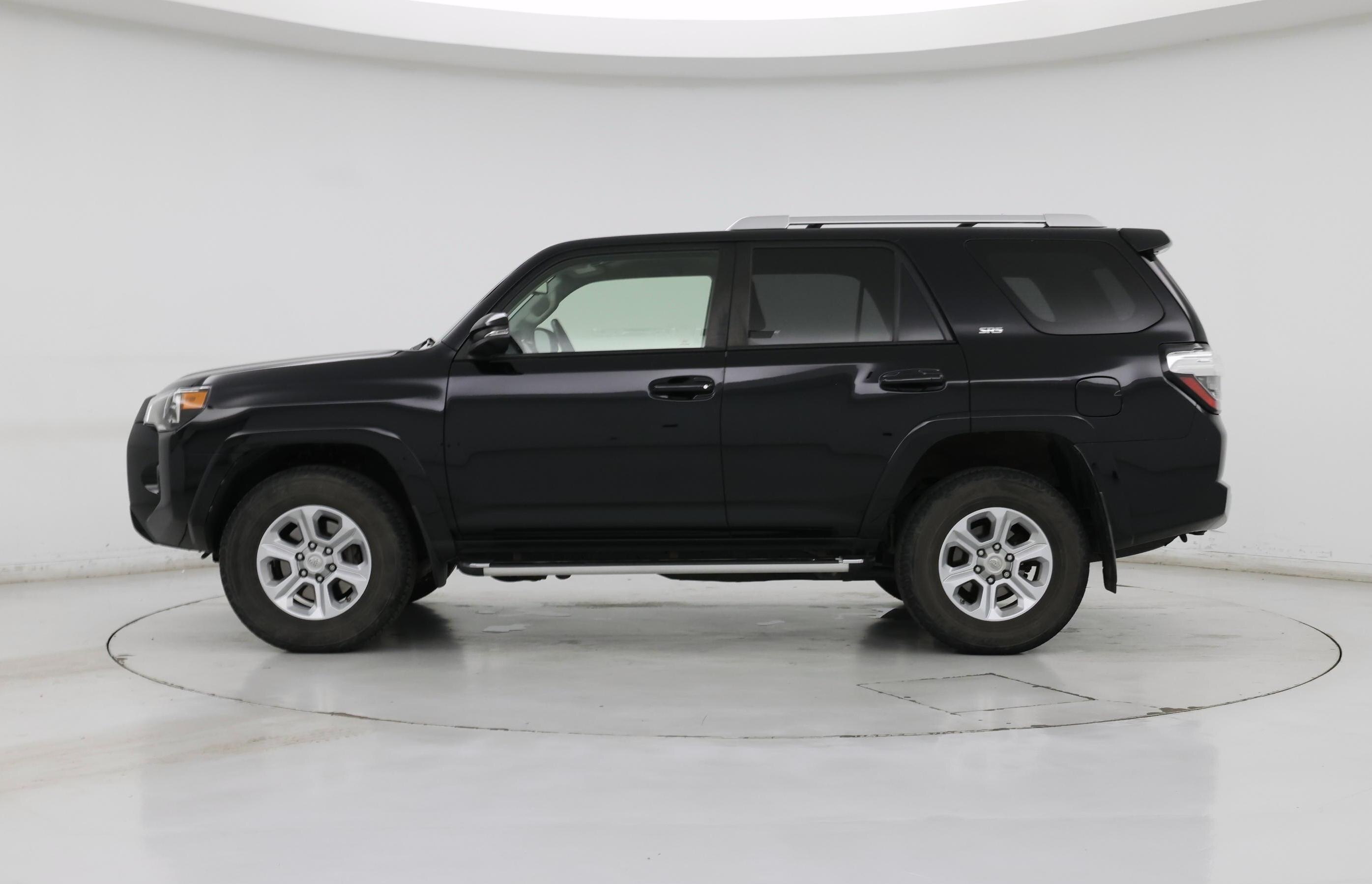 Thumbnail: 2017 Toyota 4Runner - 3