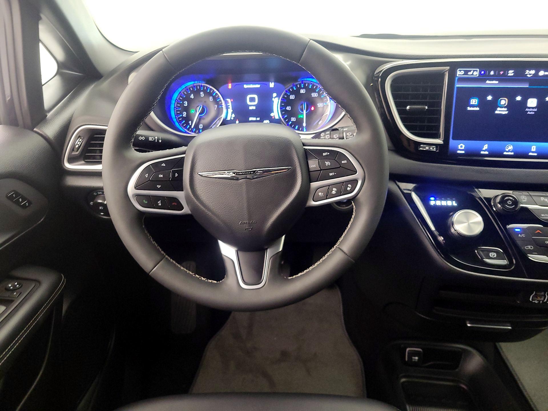 Thumbnail: 2025 Chrysler Pacifica - 10