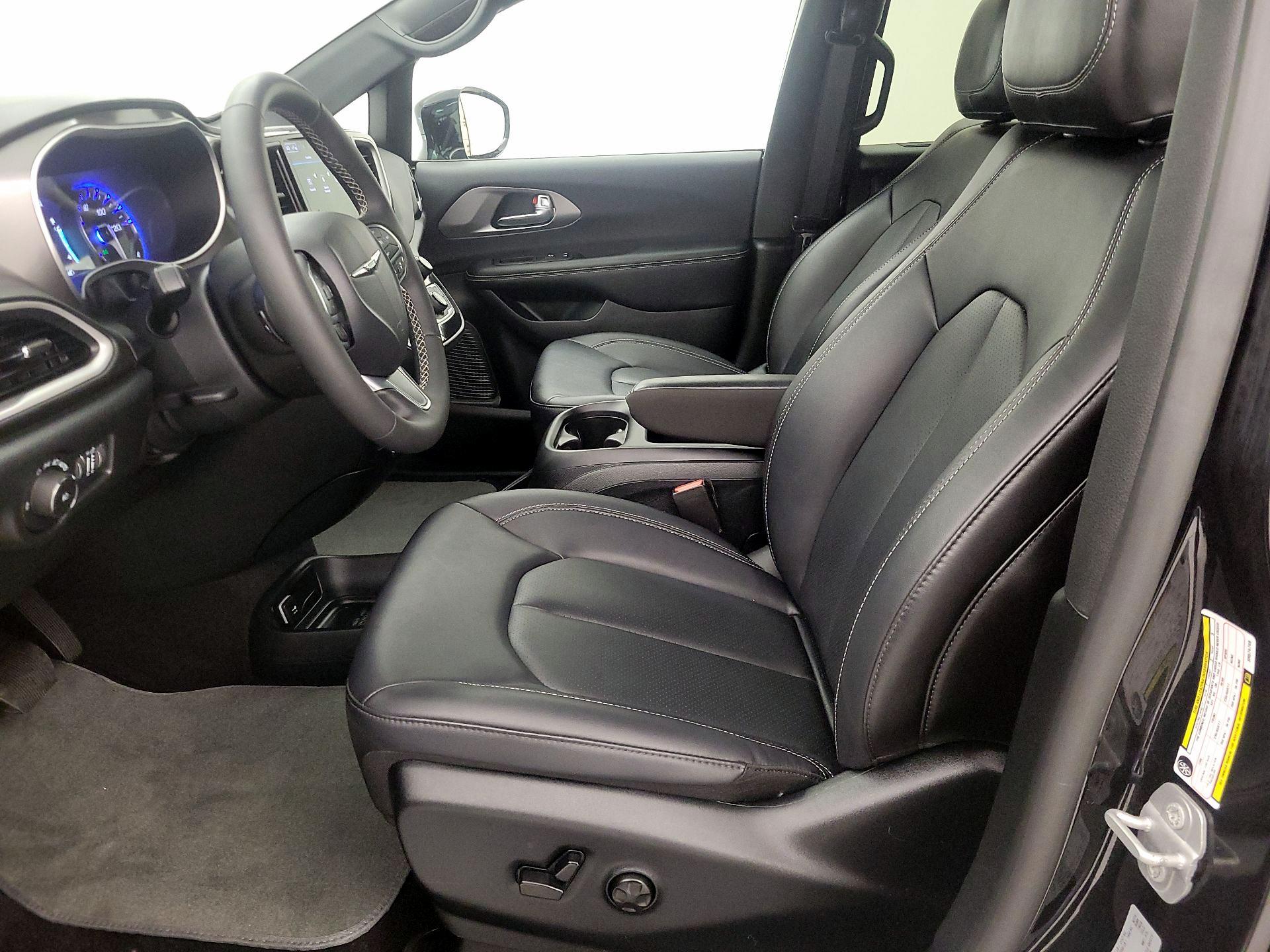 Thumbnail: 2025 Chrysler Pacifica - 11