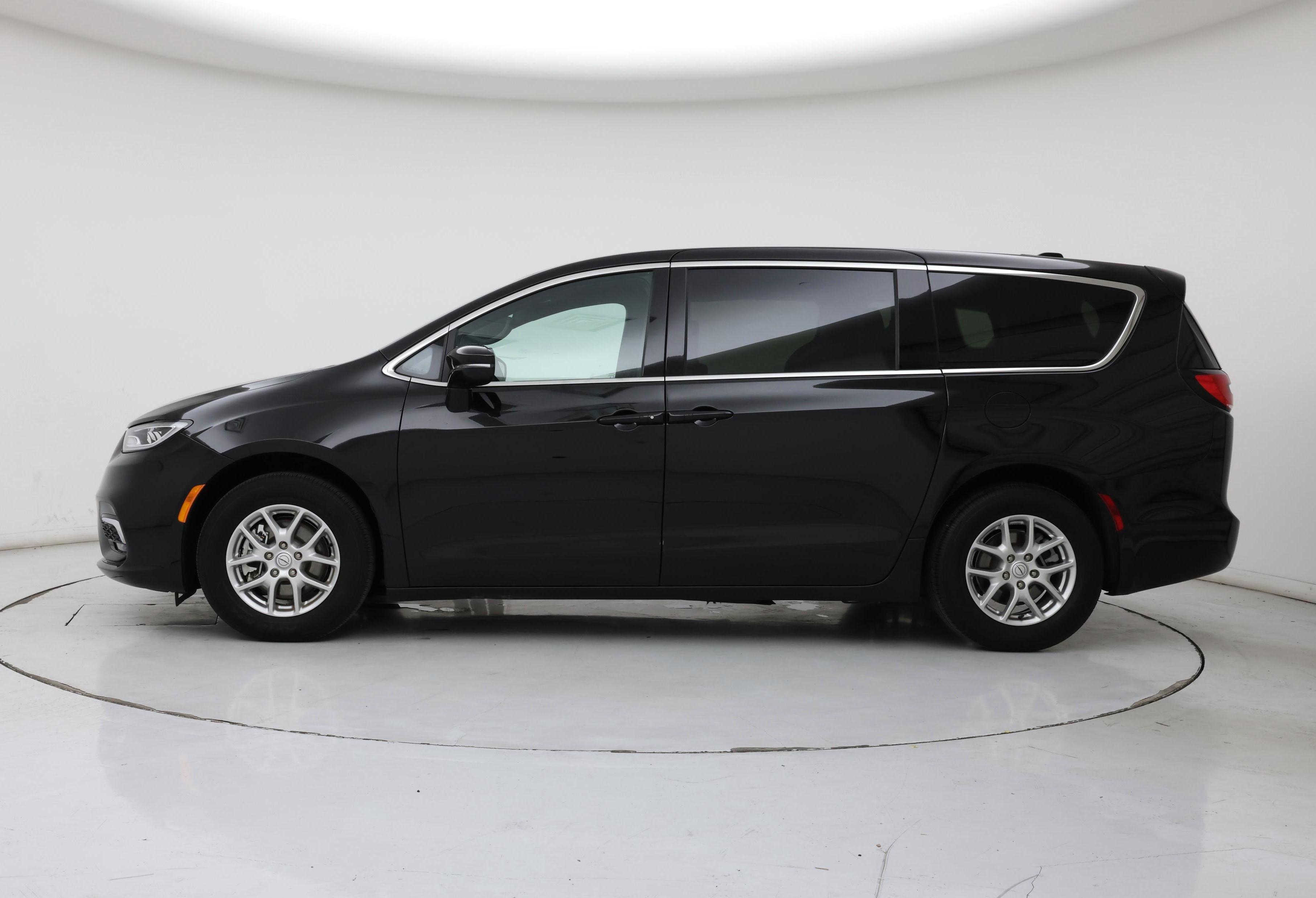 Thumbnail: 2025 Chrysler Pacifica - 3