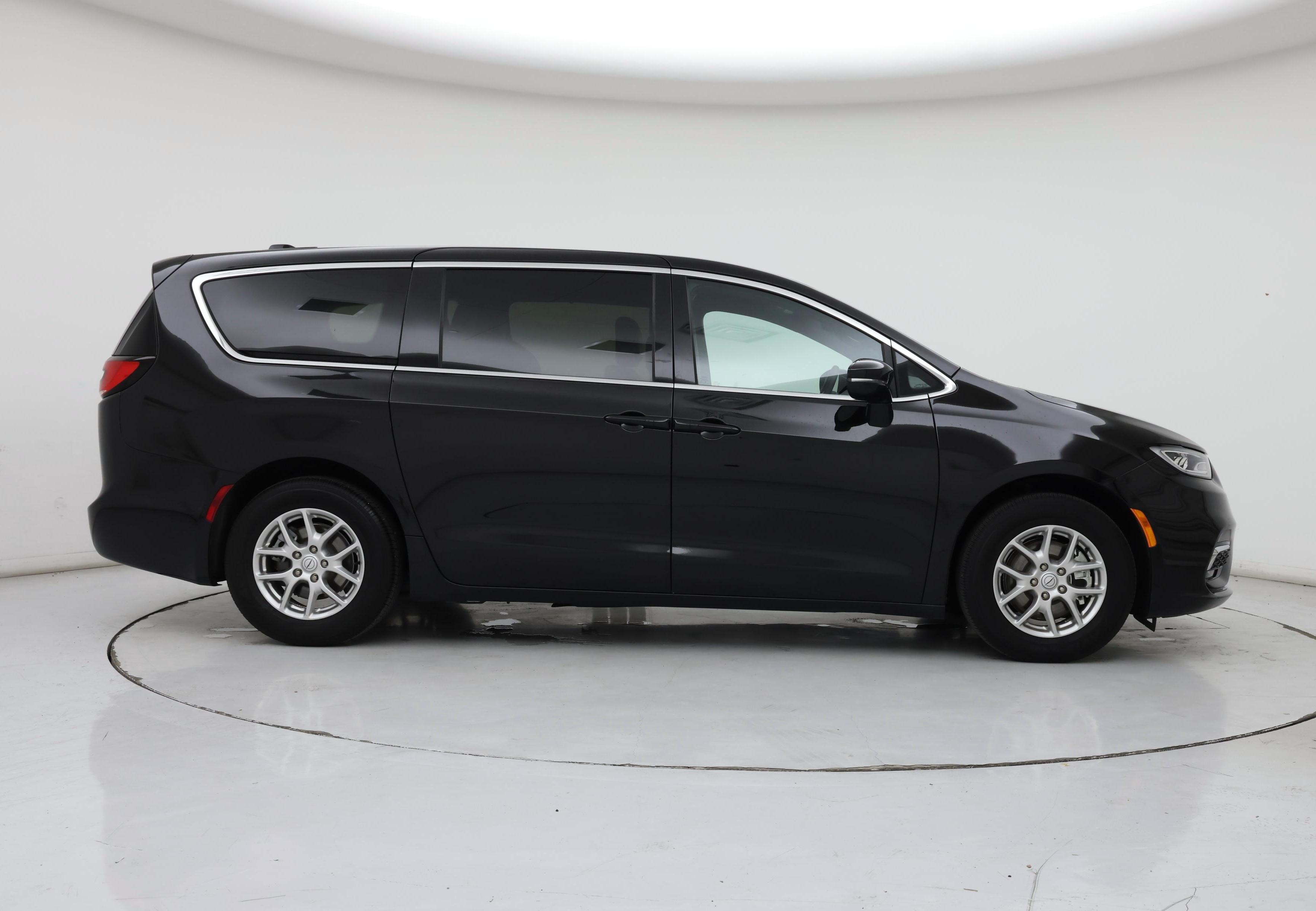 Thumbnail: 2025 Chrysler Pacifica - 7