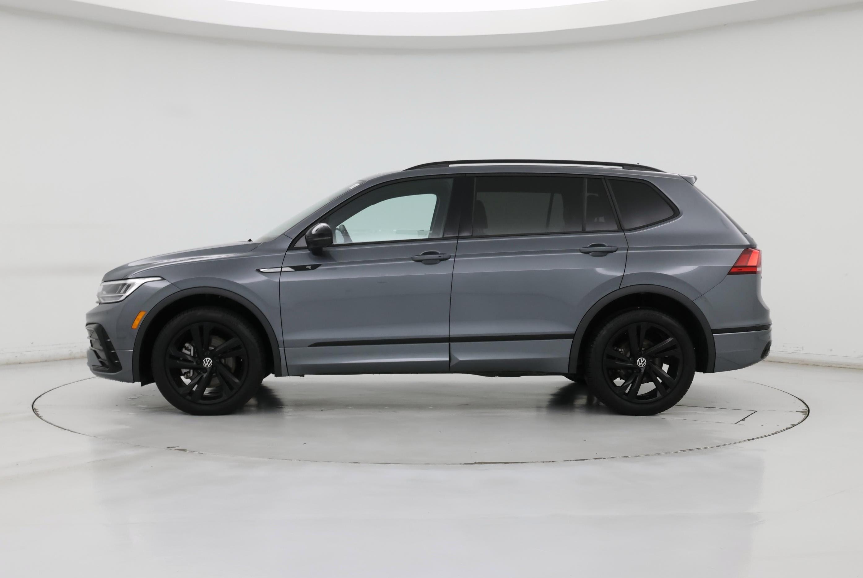 Thumbnail: 2024 Volkswagen Tiguan - 3