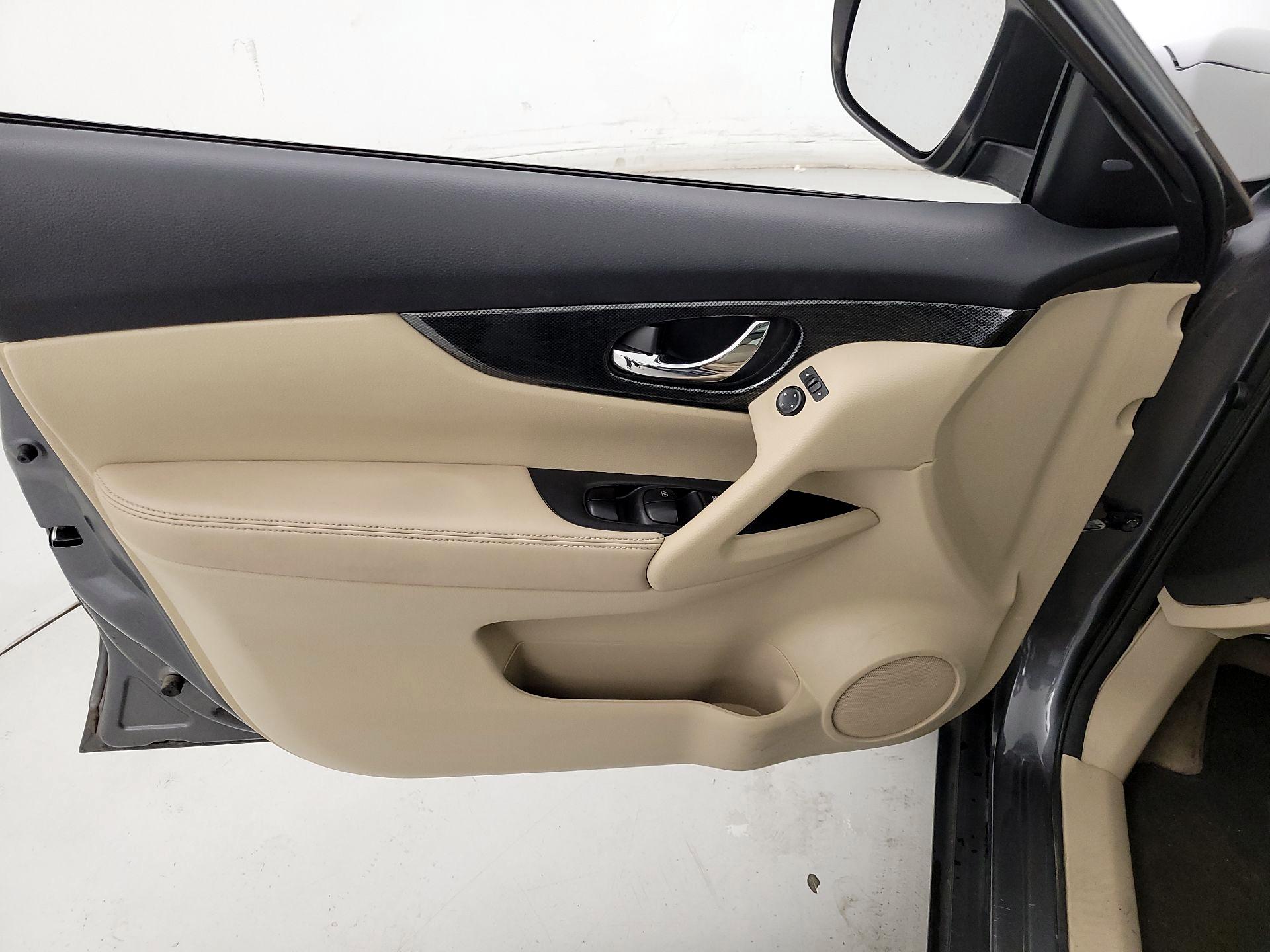Thumbnail: 2015 Nissan Rogue - 11