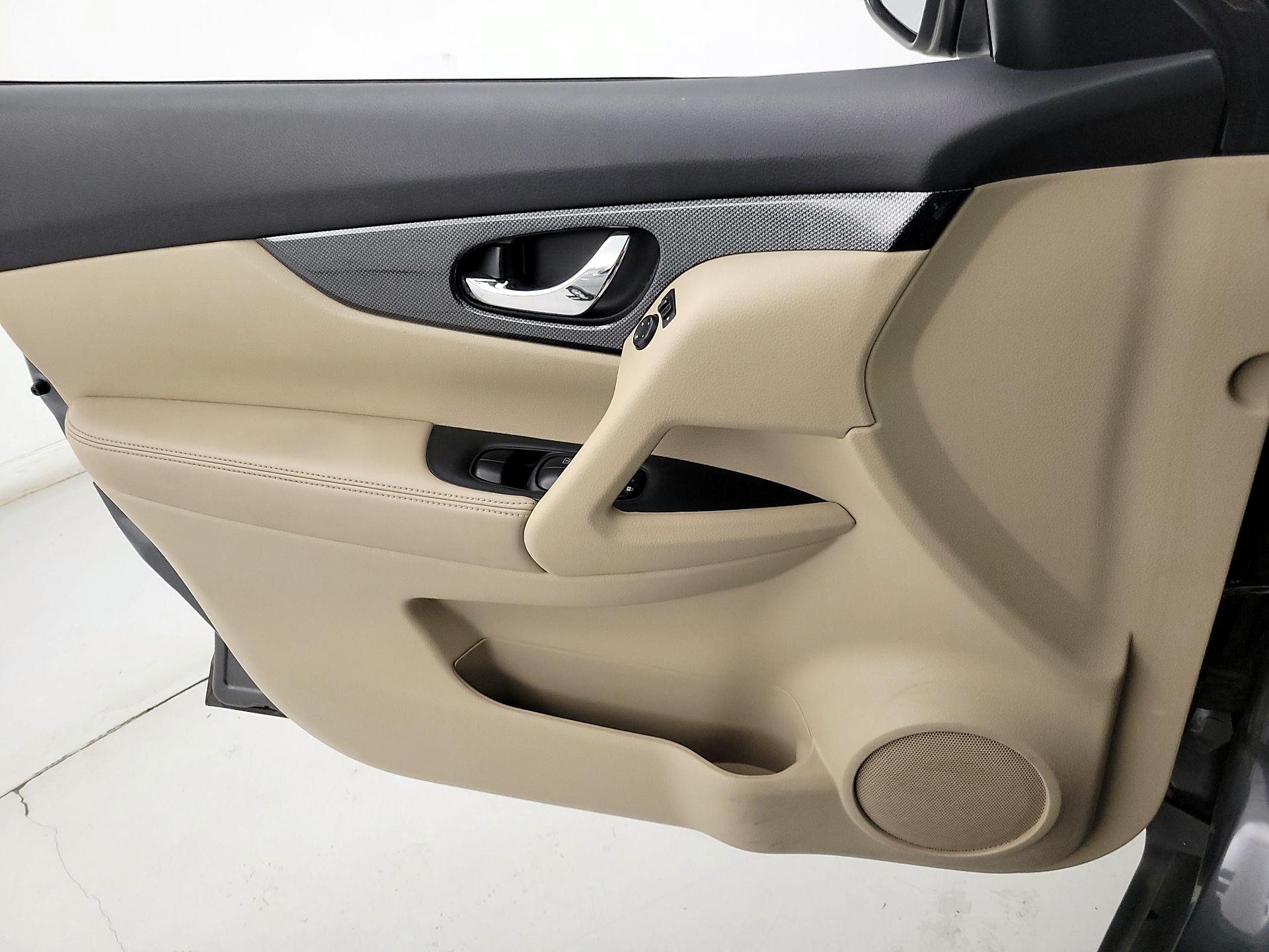 Thumbnail: 2015 Nissan Rogue - 12