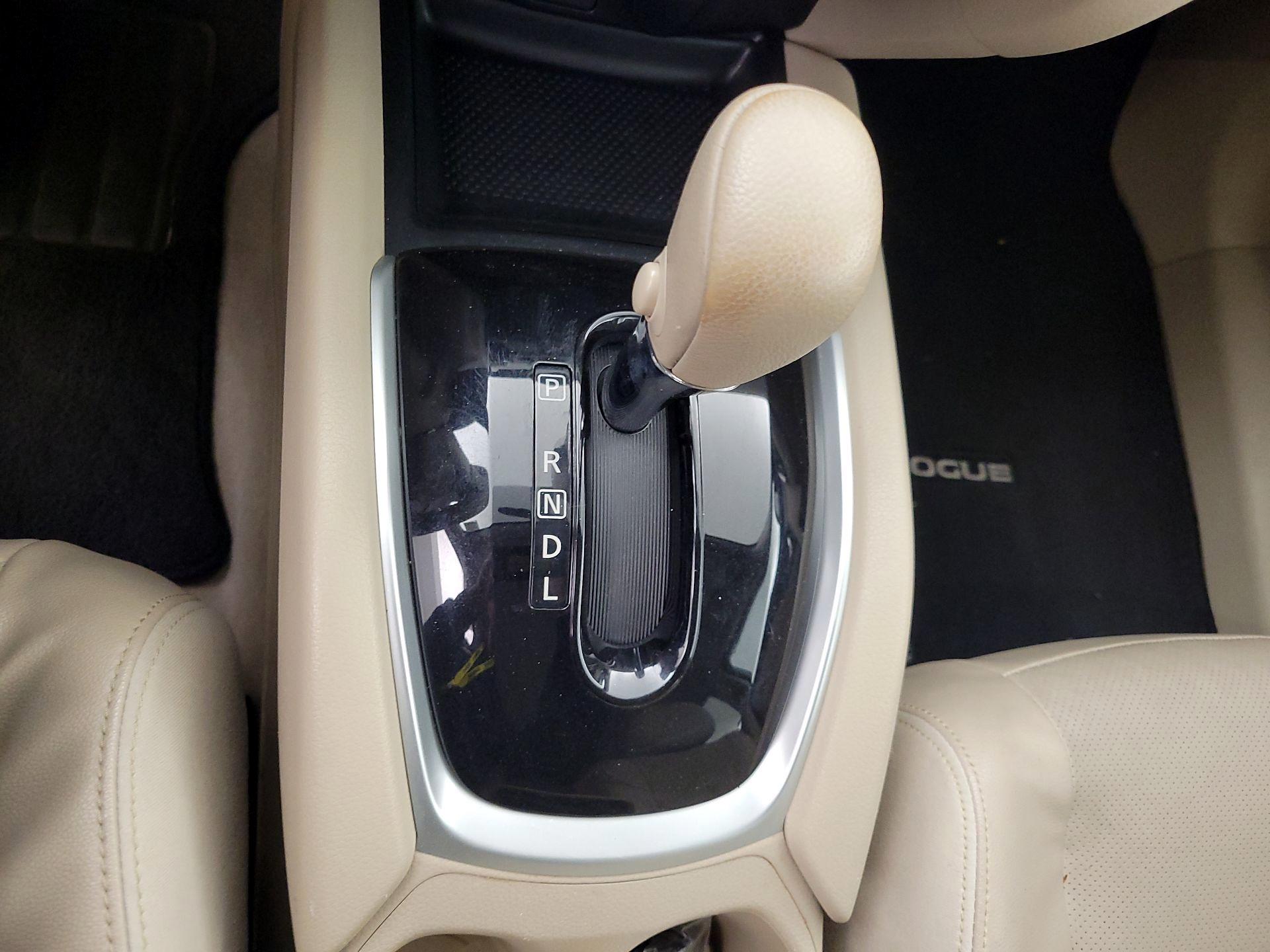 Thumbnail: 2015 Nissan Rogue - 18