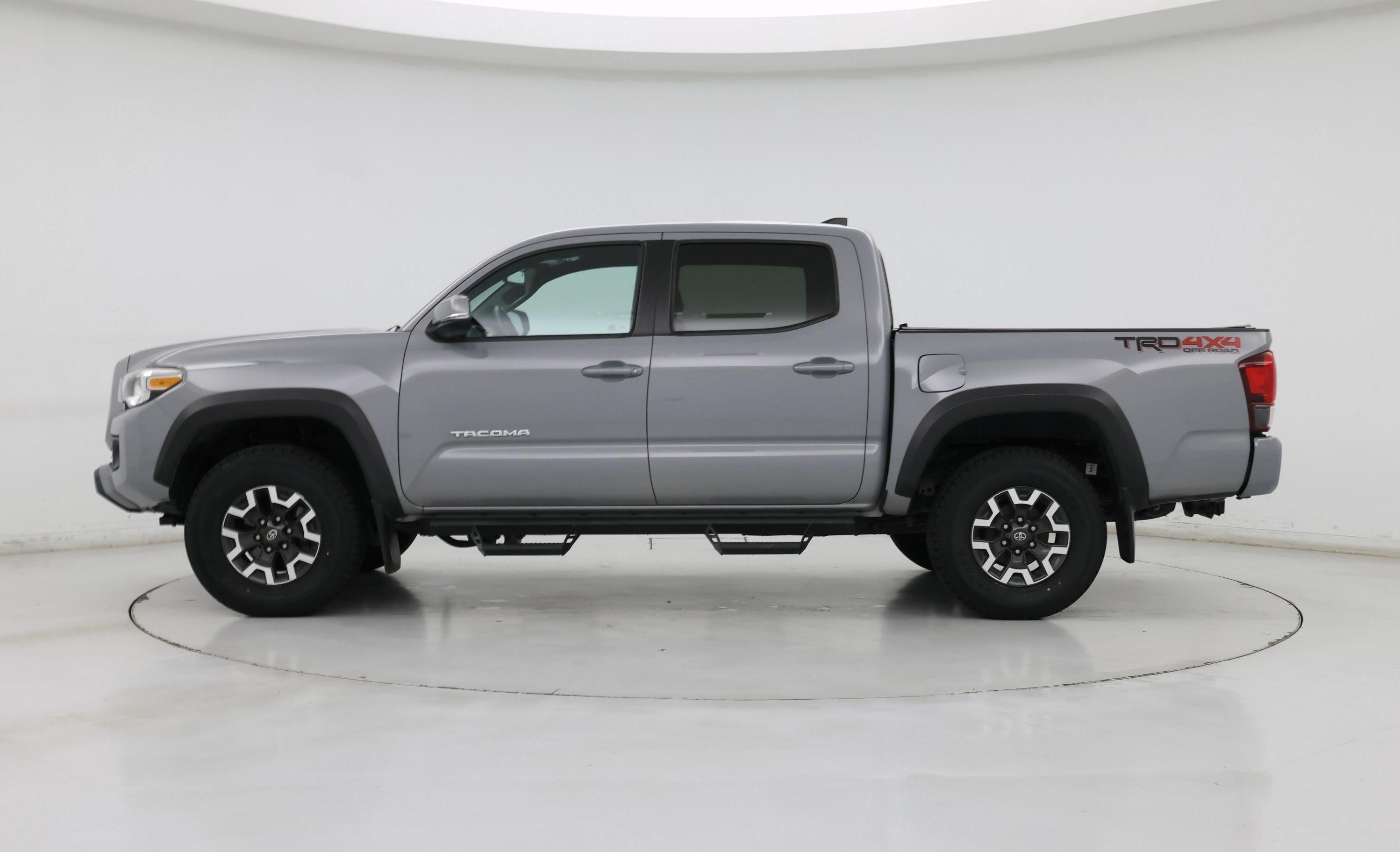 Thumbnail: 2018 Toyota Tacoma - 3