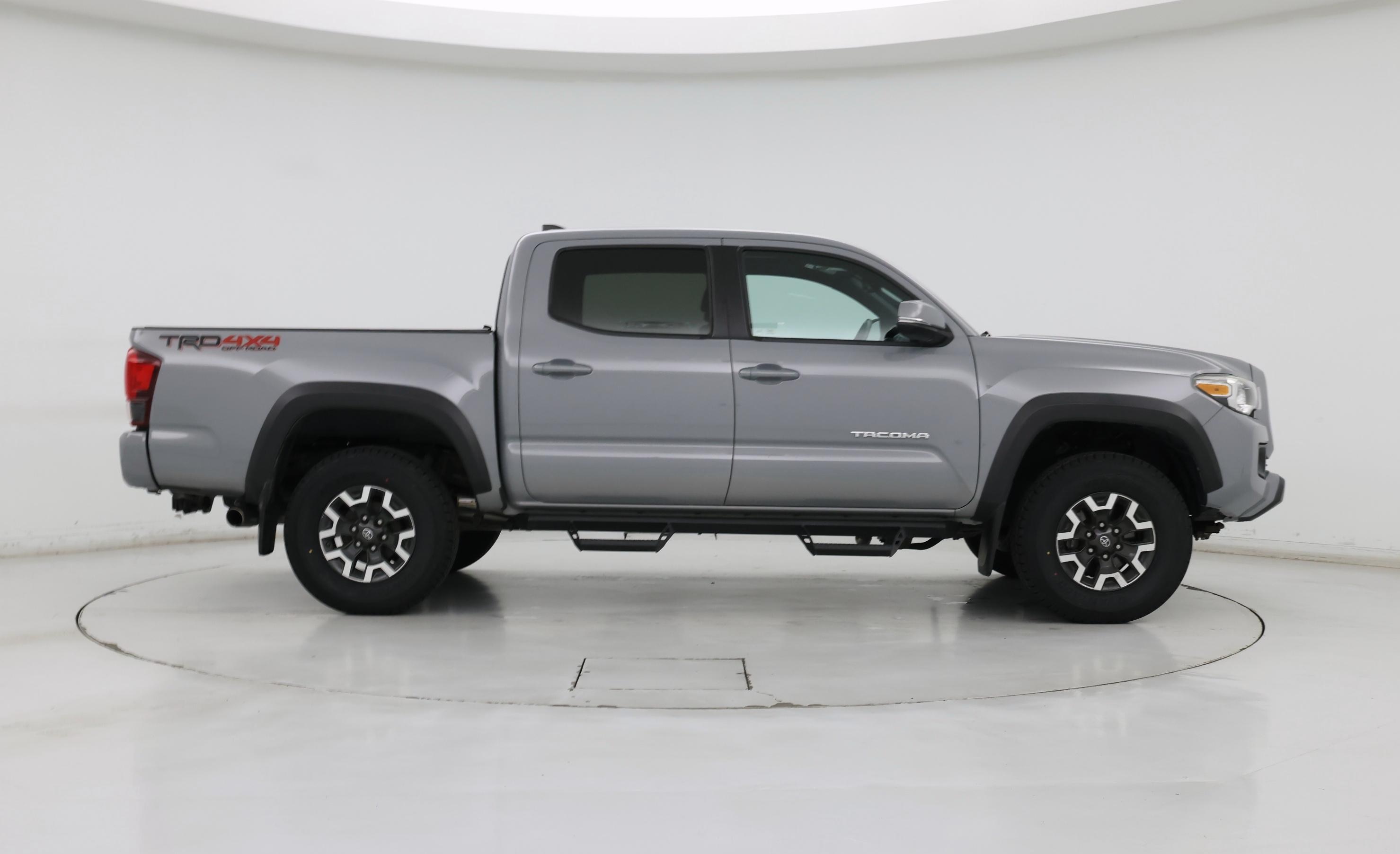 Thumbnail: 2018 Toyota Tacoma - 7