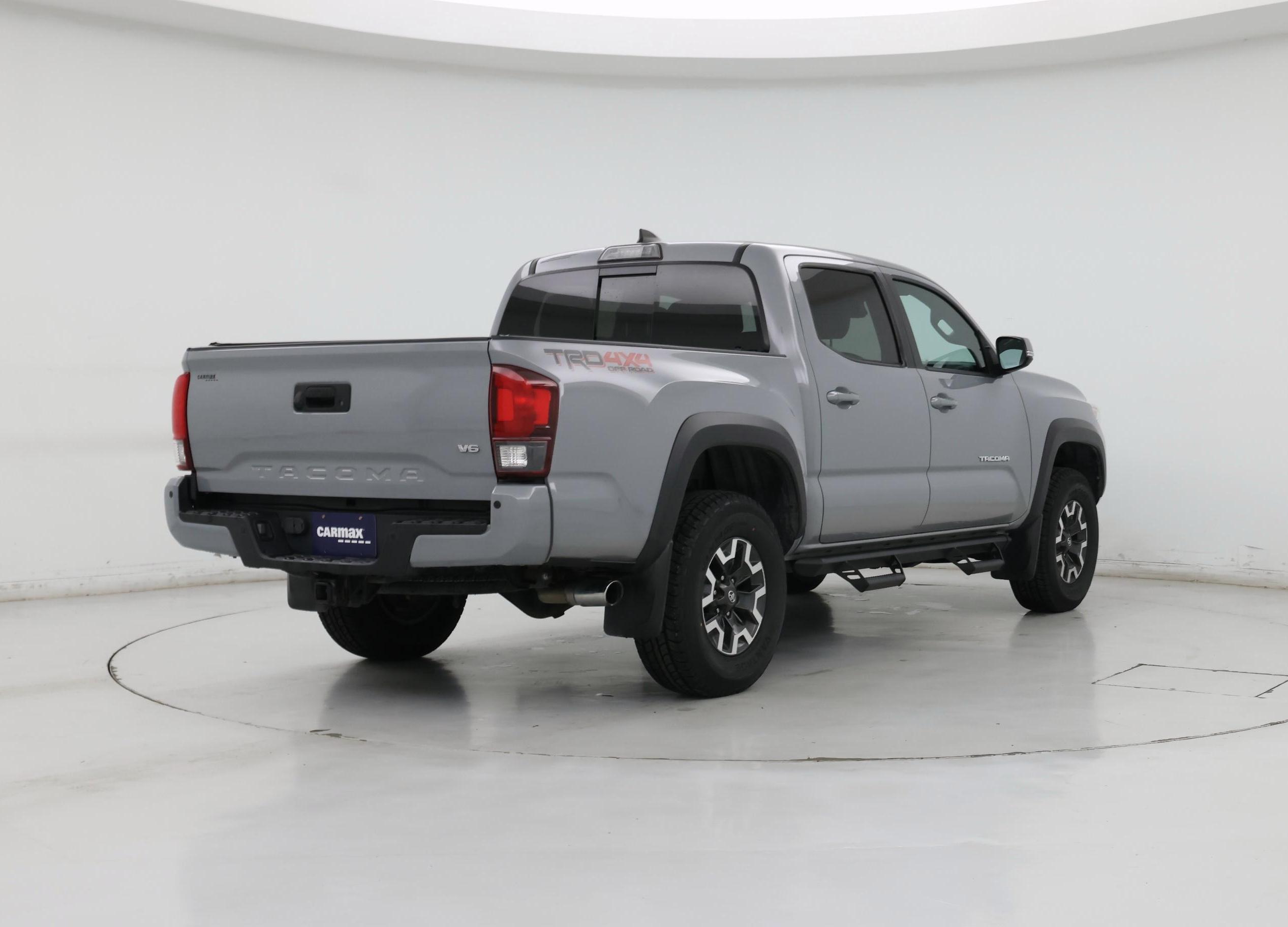 Thumbnail: 2018 Toyota Tacoma - 8
