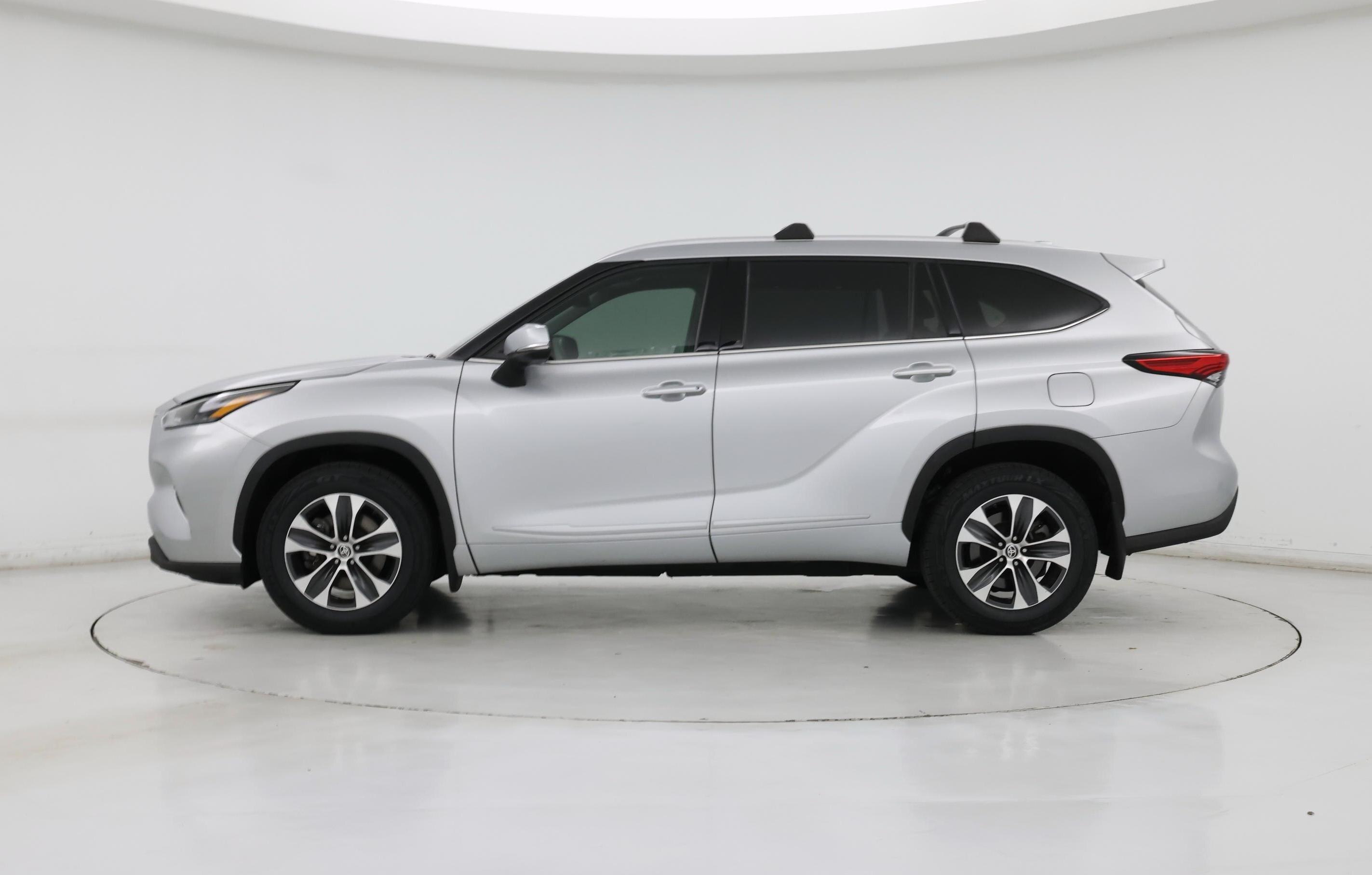 Thumbnail: 2022 Toyota Highlander - 3