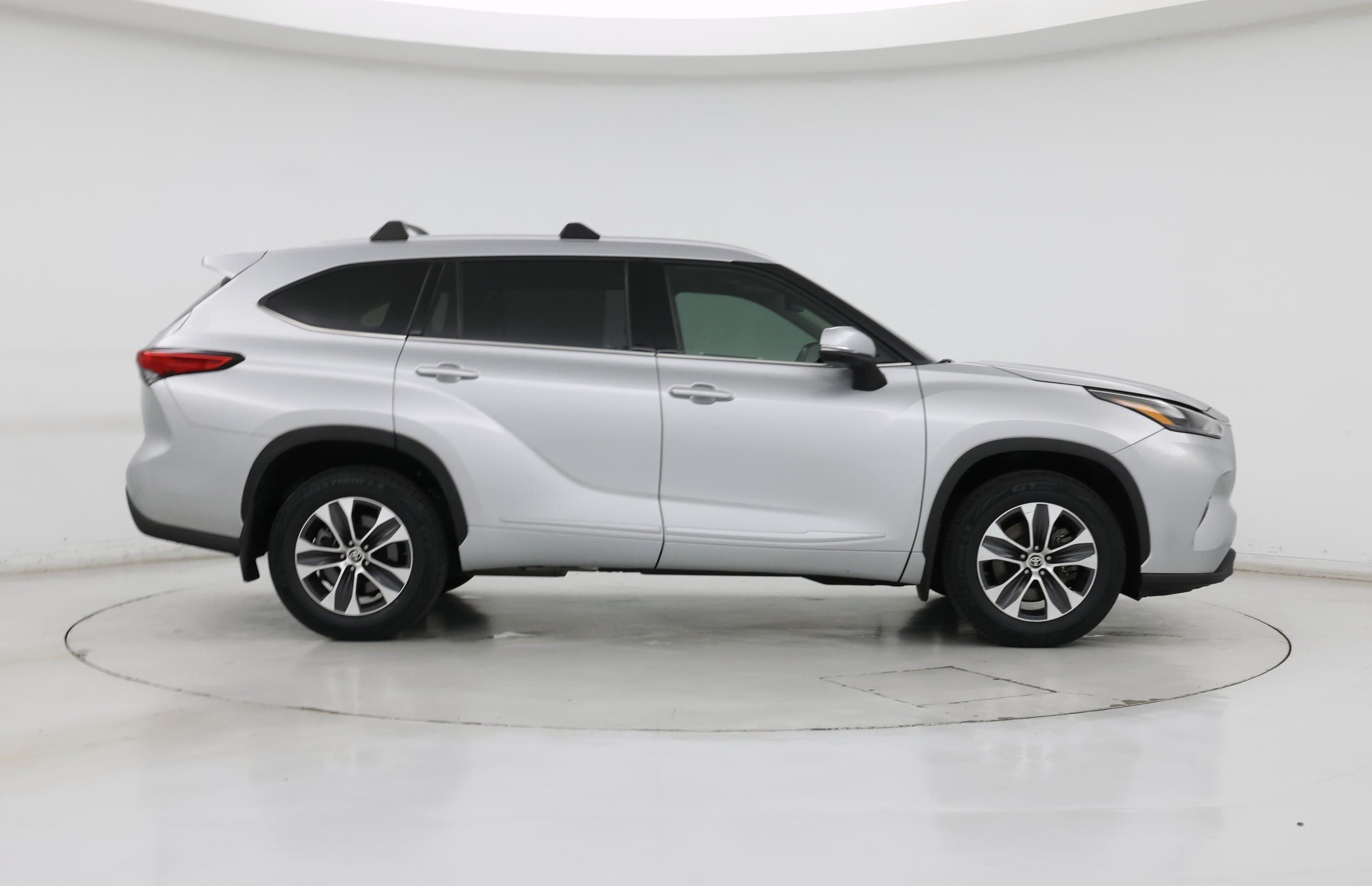 Thumbnail: 2022 Toyota Highlander - 7